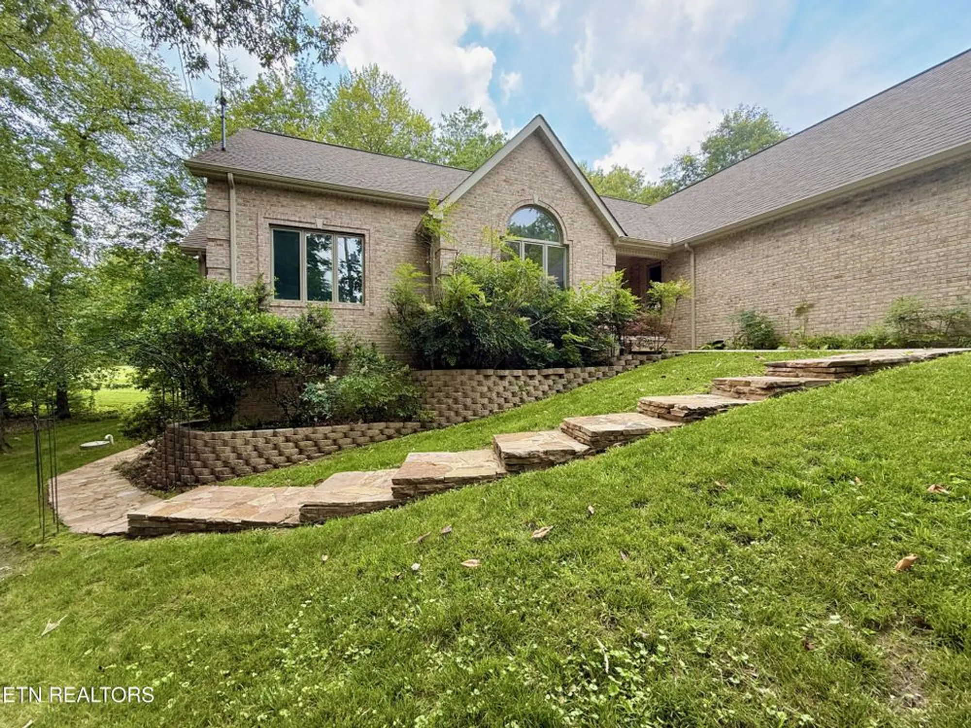 Property Slideshow image 4 of 55 | 17 kenwood ct, Crossville, TN, 38558