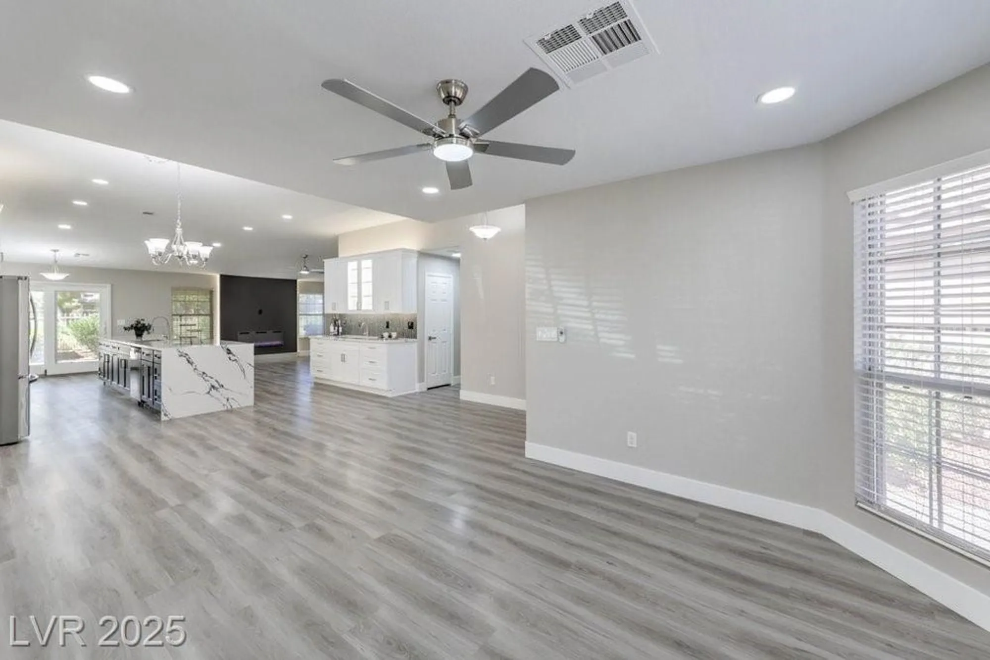 Property Slideshow image 10 of 63 | 5433 honey mesquite ln, Las Vegas, NV, 89130