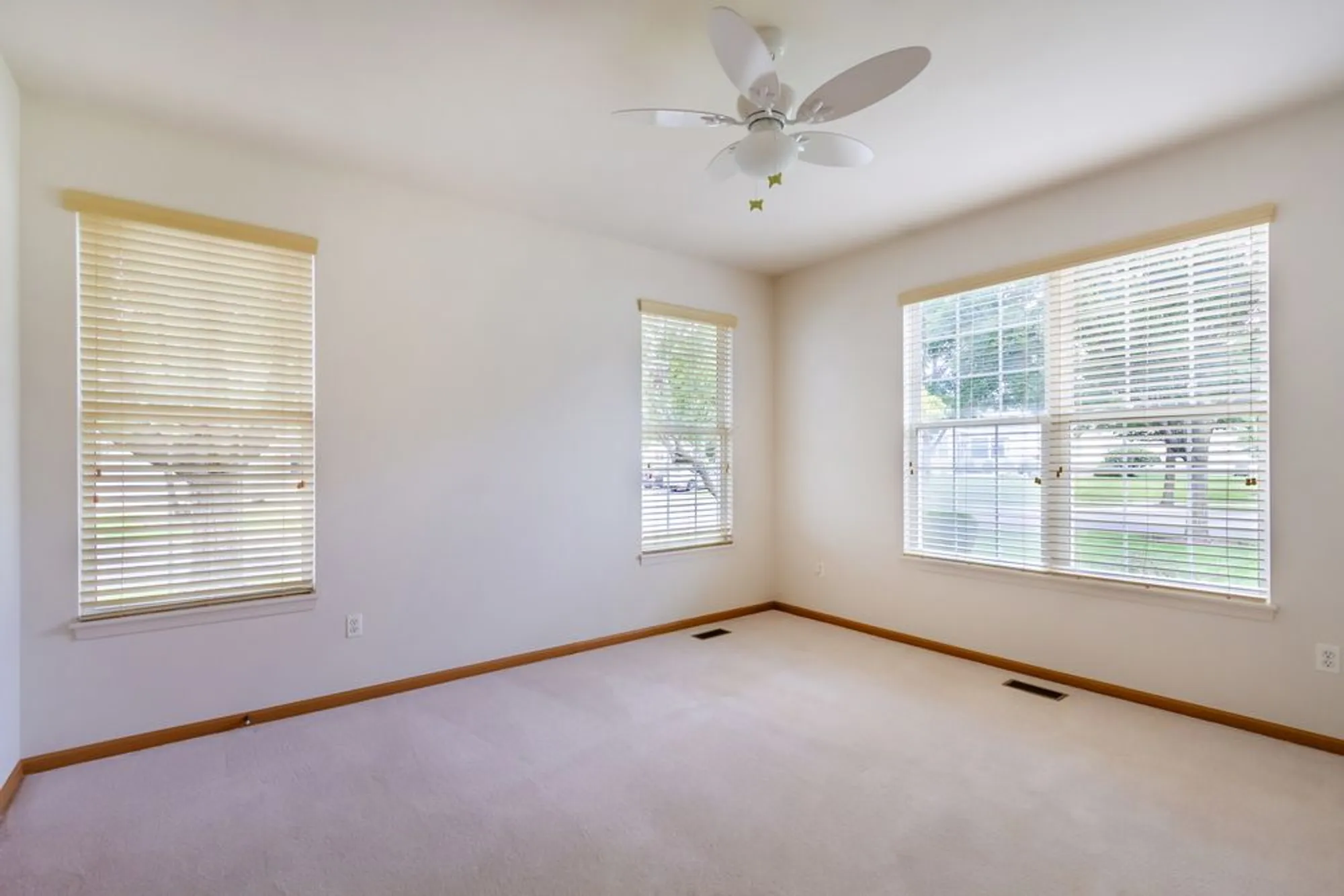 Property Slideshow image 16 of 28 | 1508 w ludington cir, Romeoville, IL, 60446