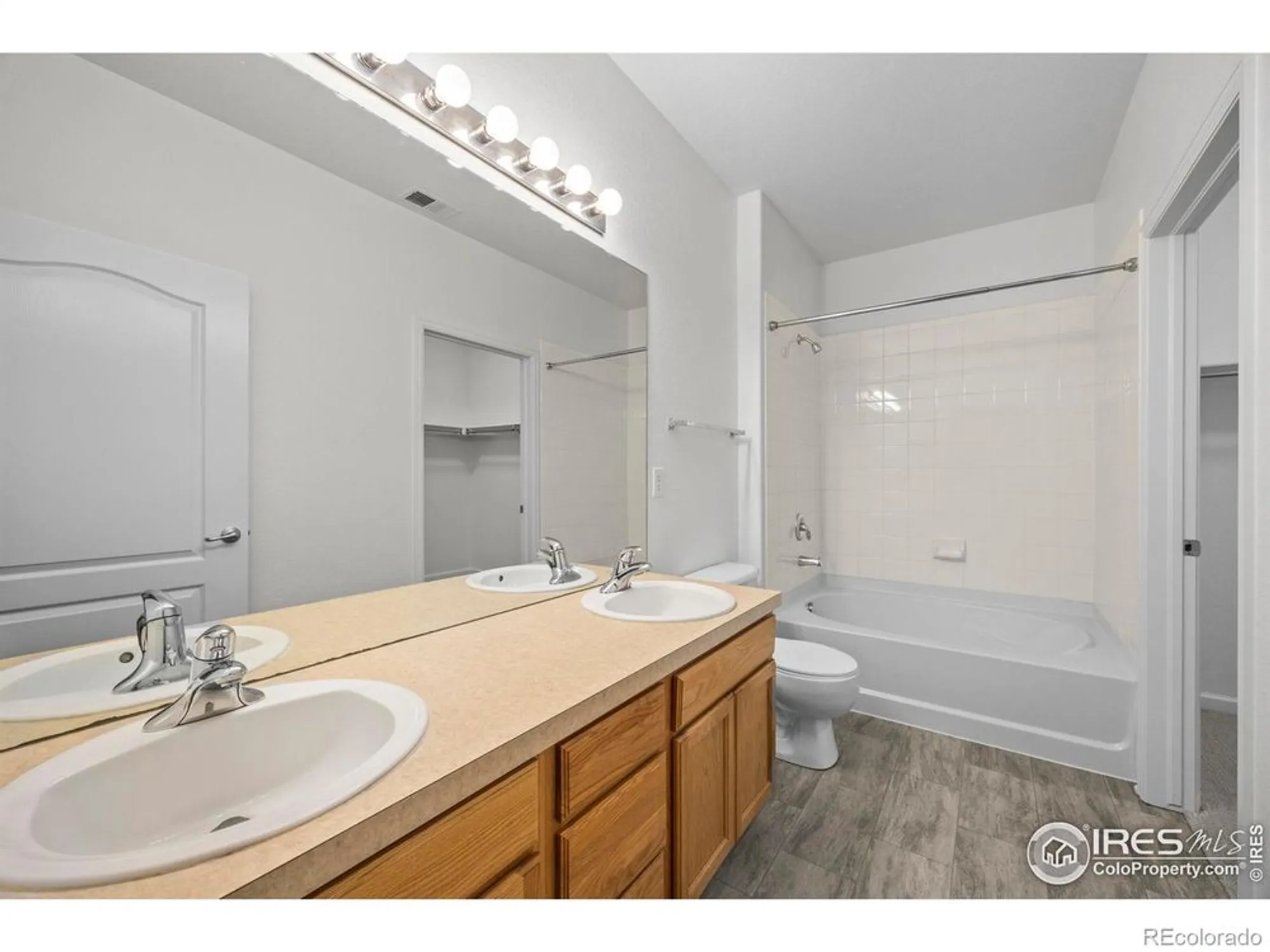 Property Slideshow image 20 of 24 | 4725 hahns peak dr 101, Loveland, CO, 80538