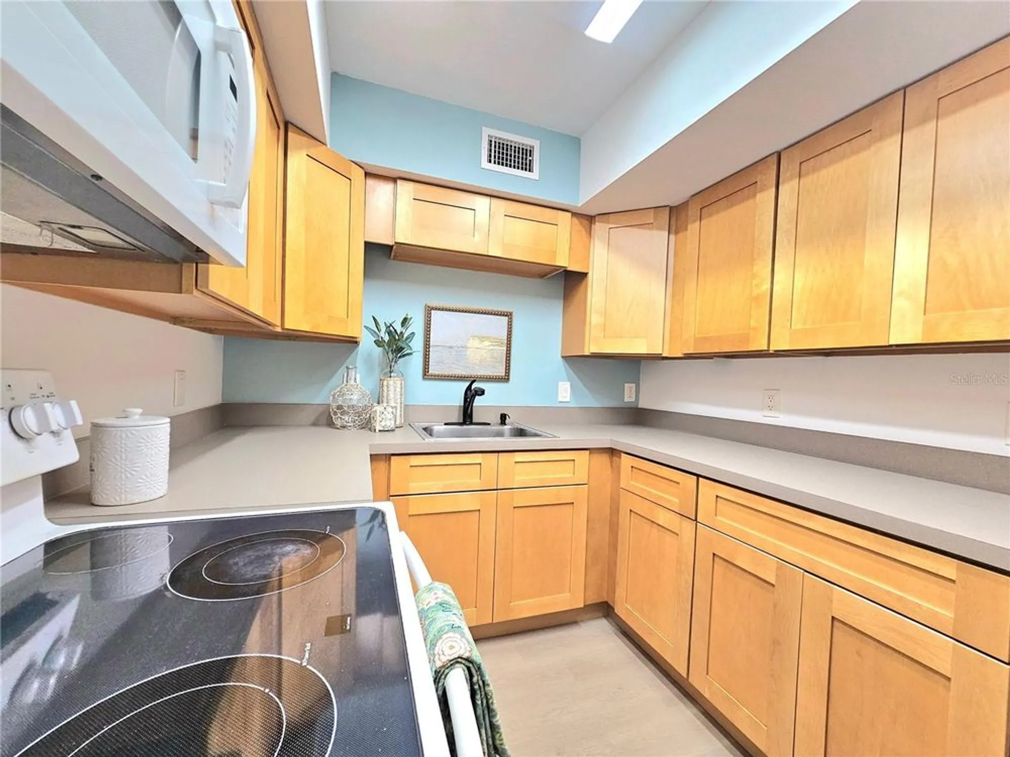 Property Slideshow image 7 of 23 | 21267 gertrude ave 114, Port Charlotte, FL, 33952