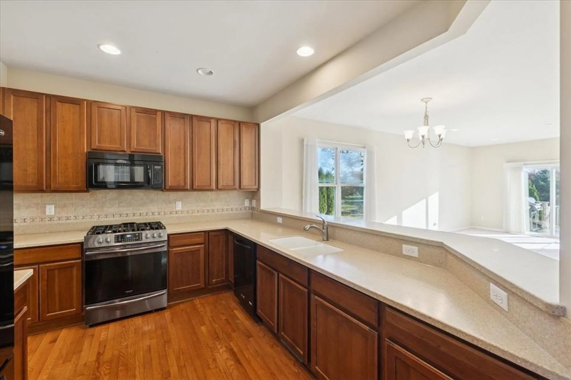 Property Slideshow image 16 of 67 | 9525 pine valley dr, Grand Blanc, MI, 48439