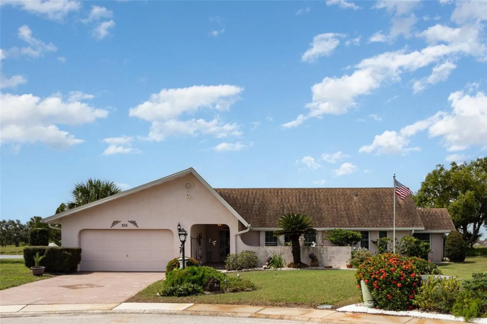 Property Slideshow image 1 of 48 | 305 cranston pl, Sun City Center, FL, 33573