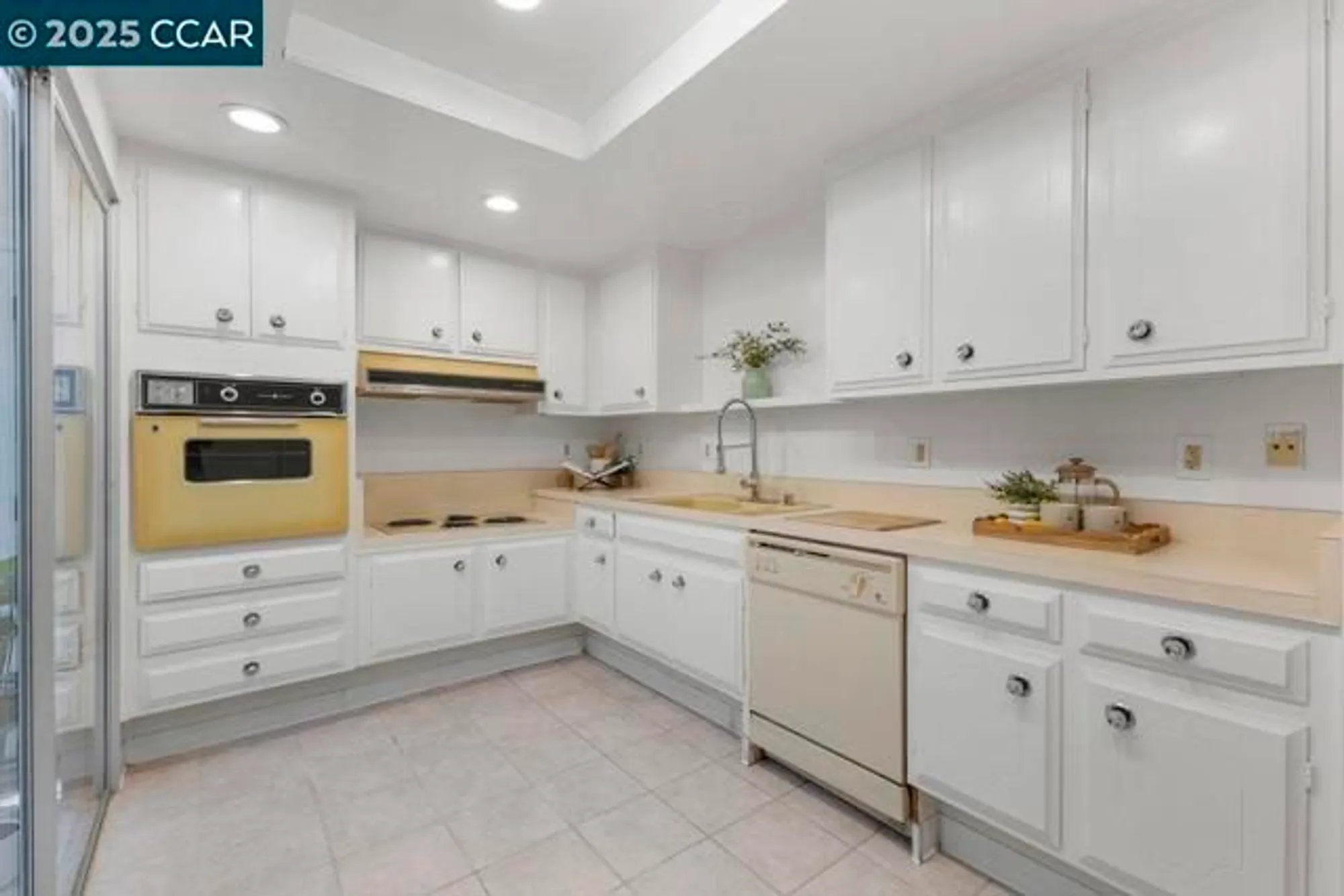 Property Slideshow image 13 of 28 | 1833 skycrest dr 2, Walnut Creek, CA, 94595
