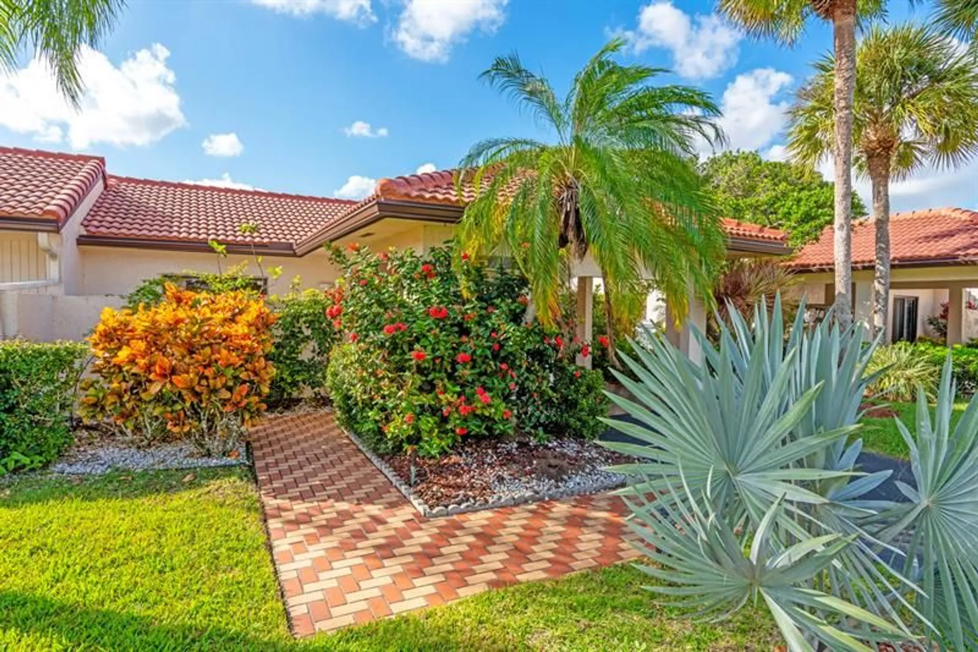 Property Slideshow image 4 of 48 | 8020 eastlake dr # 11a, Boca Raton, FL, 33433