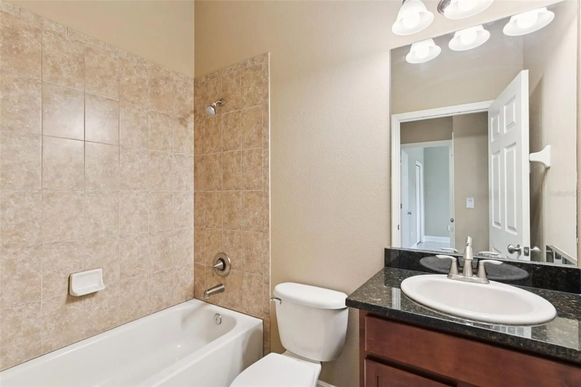 Property Slideshow image 18 of 35 | 221 sunset crest ct, Apollo Beach, FL, 33572