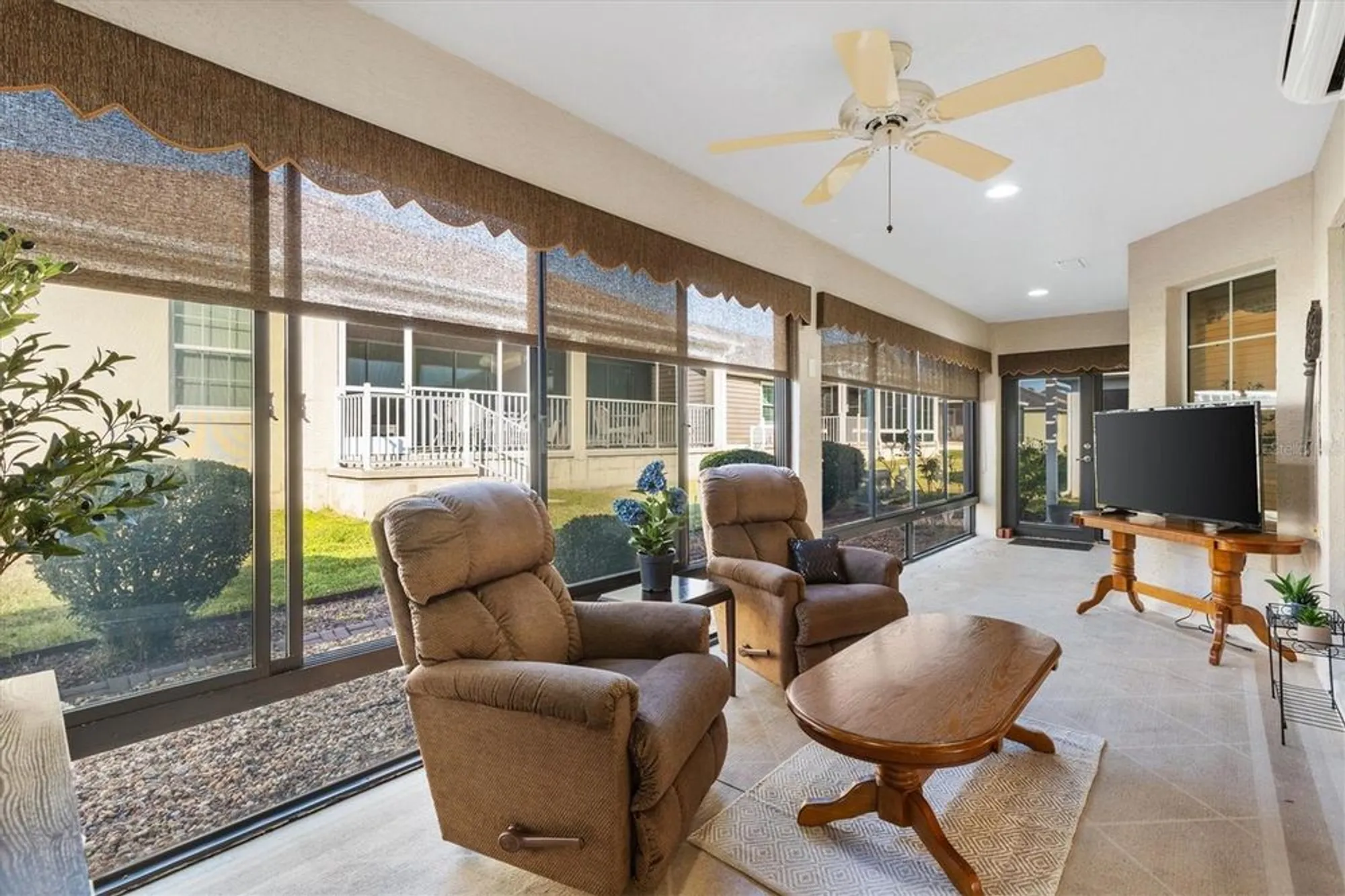 Property Slideshow image 28 of 35 | 933 folkstone way, The Villages, FL, 32162