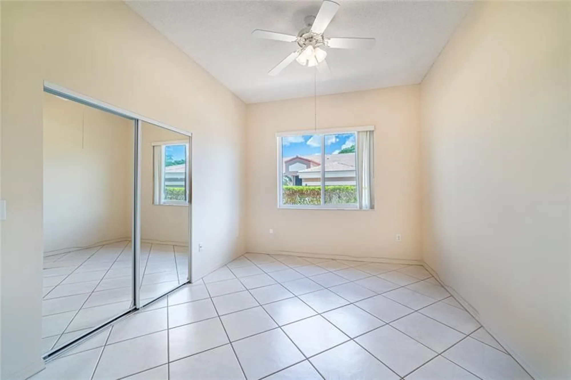 Property Slideshow image 22 of 39 | 10152 lombardy dr # 10152, Tamarac, FL, 33321