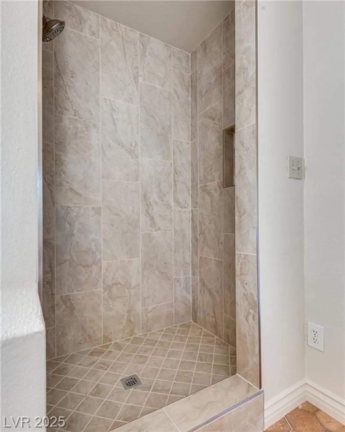 Property Slideshow image 16 of 29 | 421 wonderstone dr, Las Vegas, NV, 89107