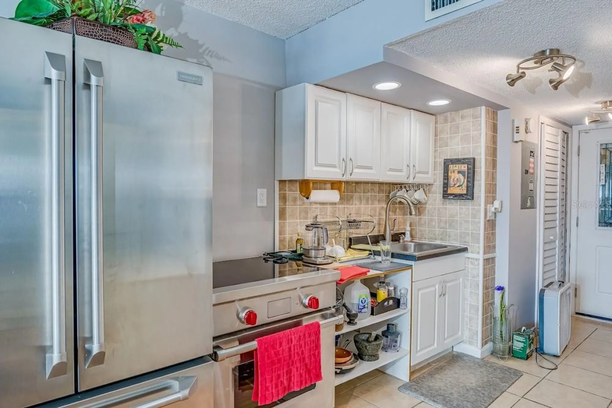 Property Slideshow image 9 of 23 | 4750 cove cir apt 706, Saint Petersburg, FL, 33708
