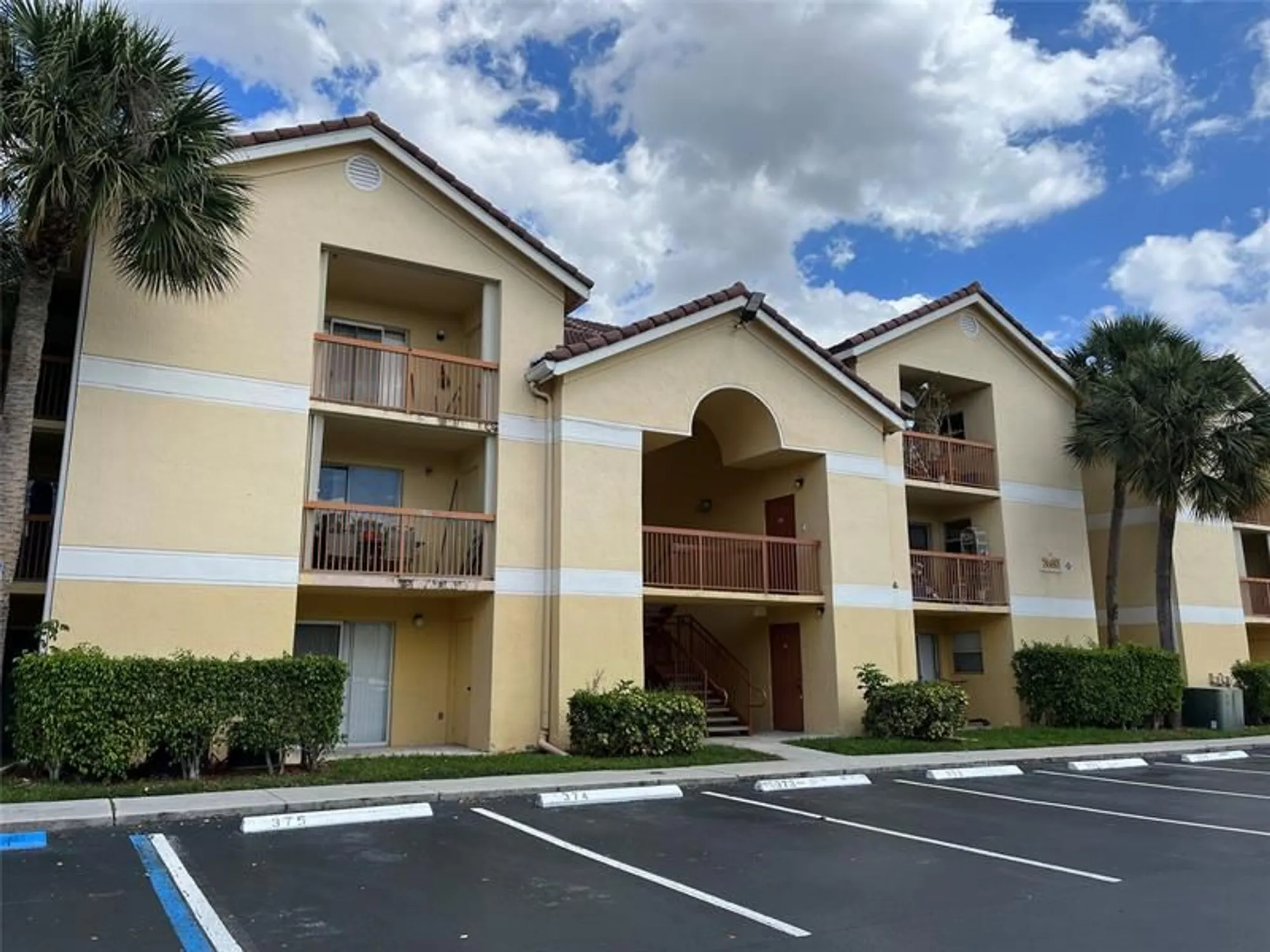 Property Slideshow image 1 of 9 | 7680 westwood dr apt 803, Tamarac, FL, 33321