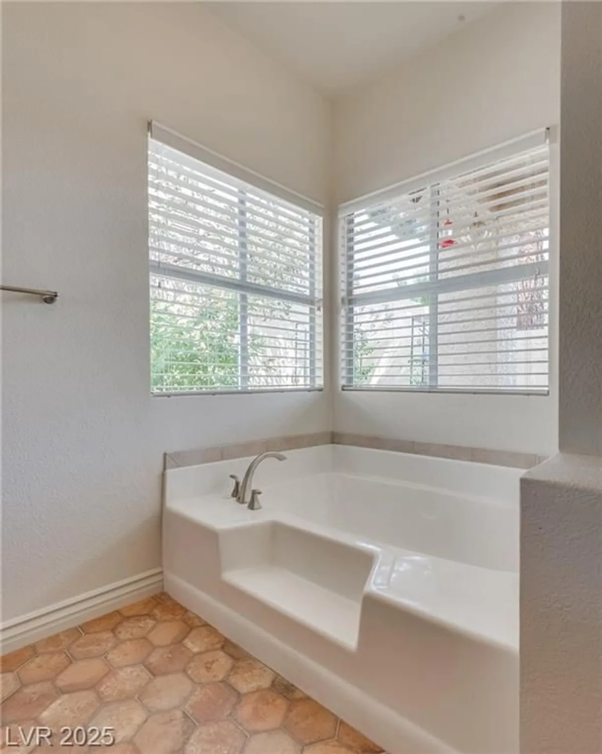 Property Slideshow image 15 of 29 | 421 wonderstone dr, Las Vegas, NV, 89107