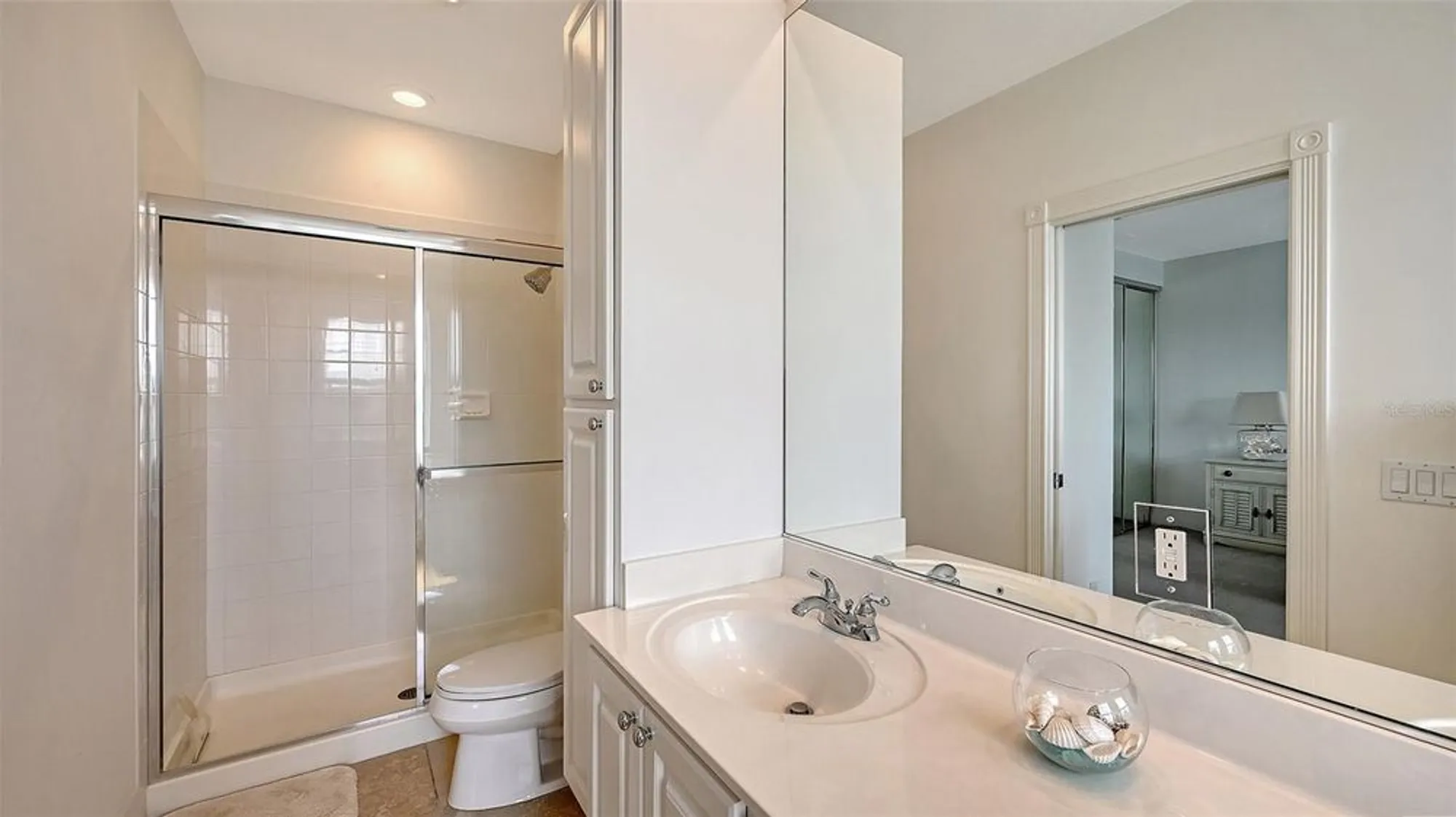 Property Slideshow image 22 of 63 | 1749 burgos dr, Sarasota, FL, 34238