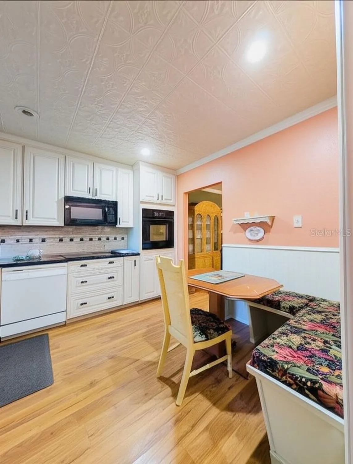 Property Slideshow image 3 of 12 | 2351 irish ln apt 35, Clearwater, FL, 33763
