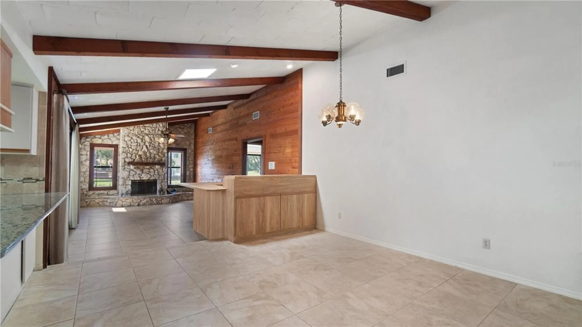 Property Slideshow image 13 of 50 | 965 pelican bay dr, Daytona Beach, FL, 32119