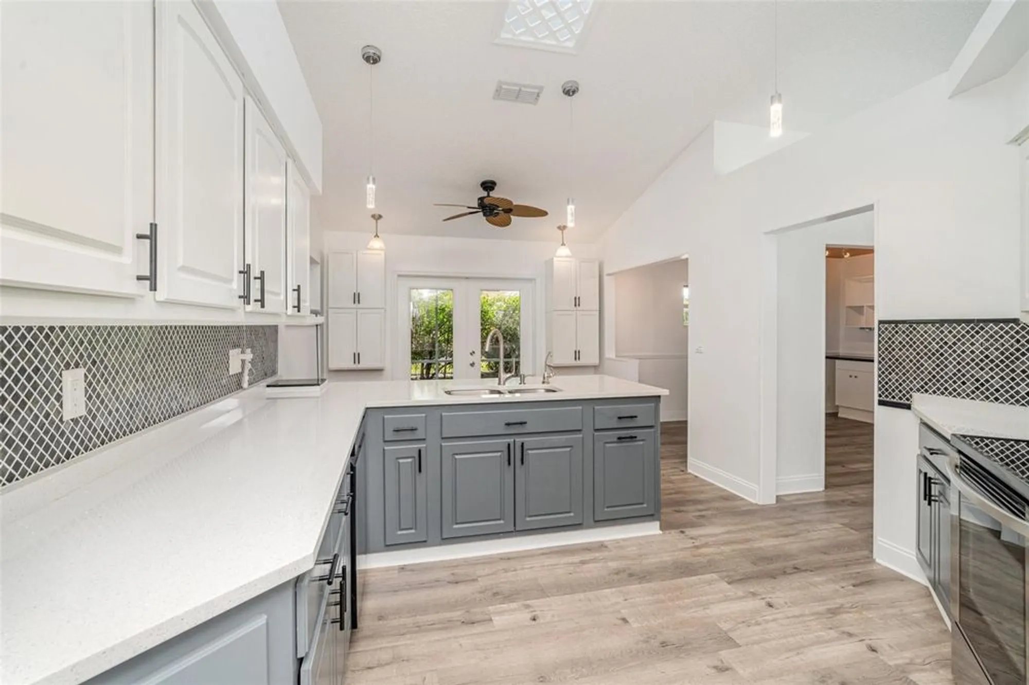 Property Slideshow image 15 of 31 | 2048 berry roberts dr, Sun City Center, FL, 33573