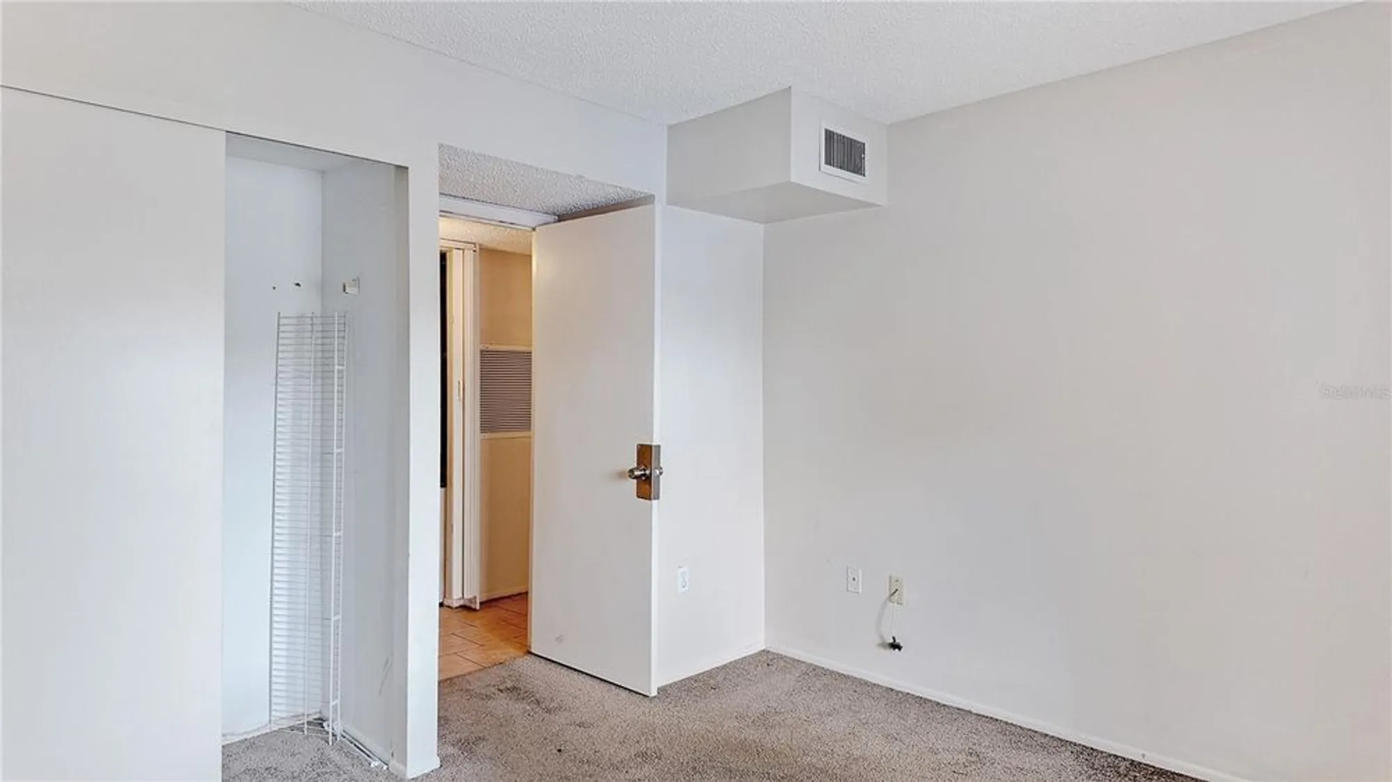 Property Slideshow image 12 of 21 | 4127 heron way # 111, Bradenton, FL, 34205