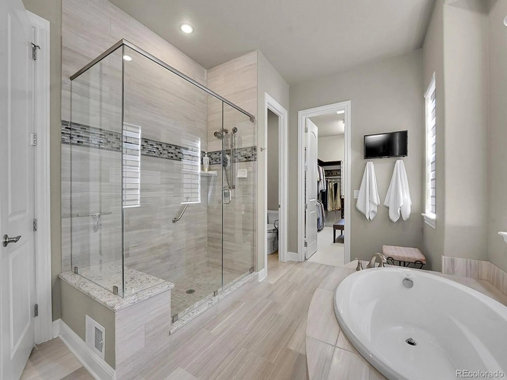 Property Slideshow image 22 of 47 | 23071 e del norte cir, Aurora, CO, 80016