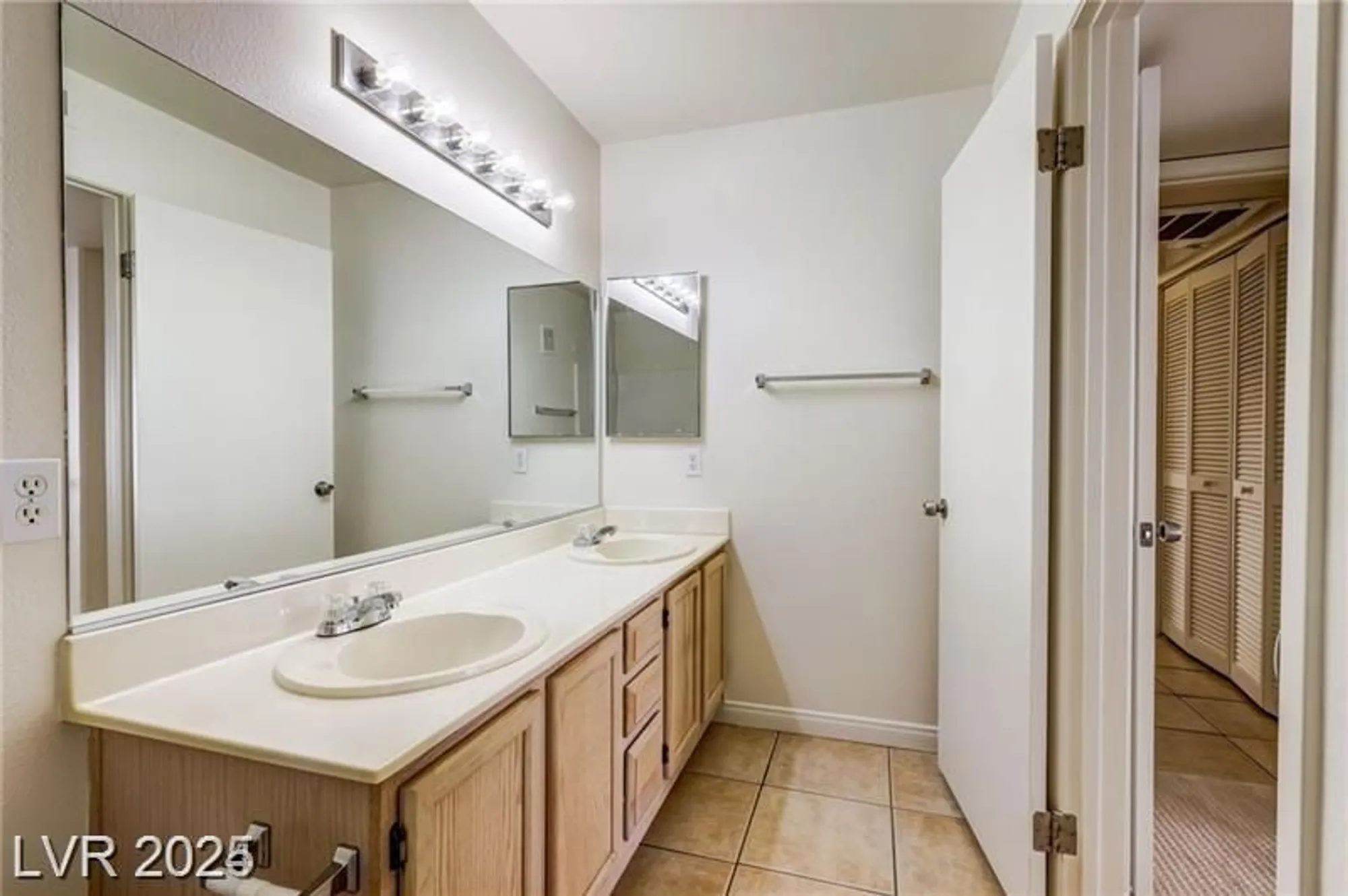 Property Slideshow image 5 of 12 | 3425 e russell rd 220, Las Vegas, NV, 89120