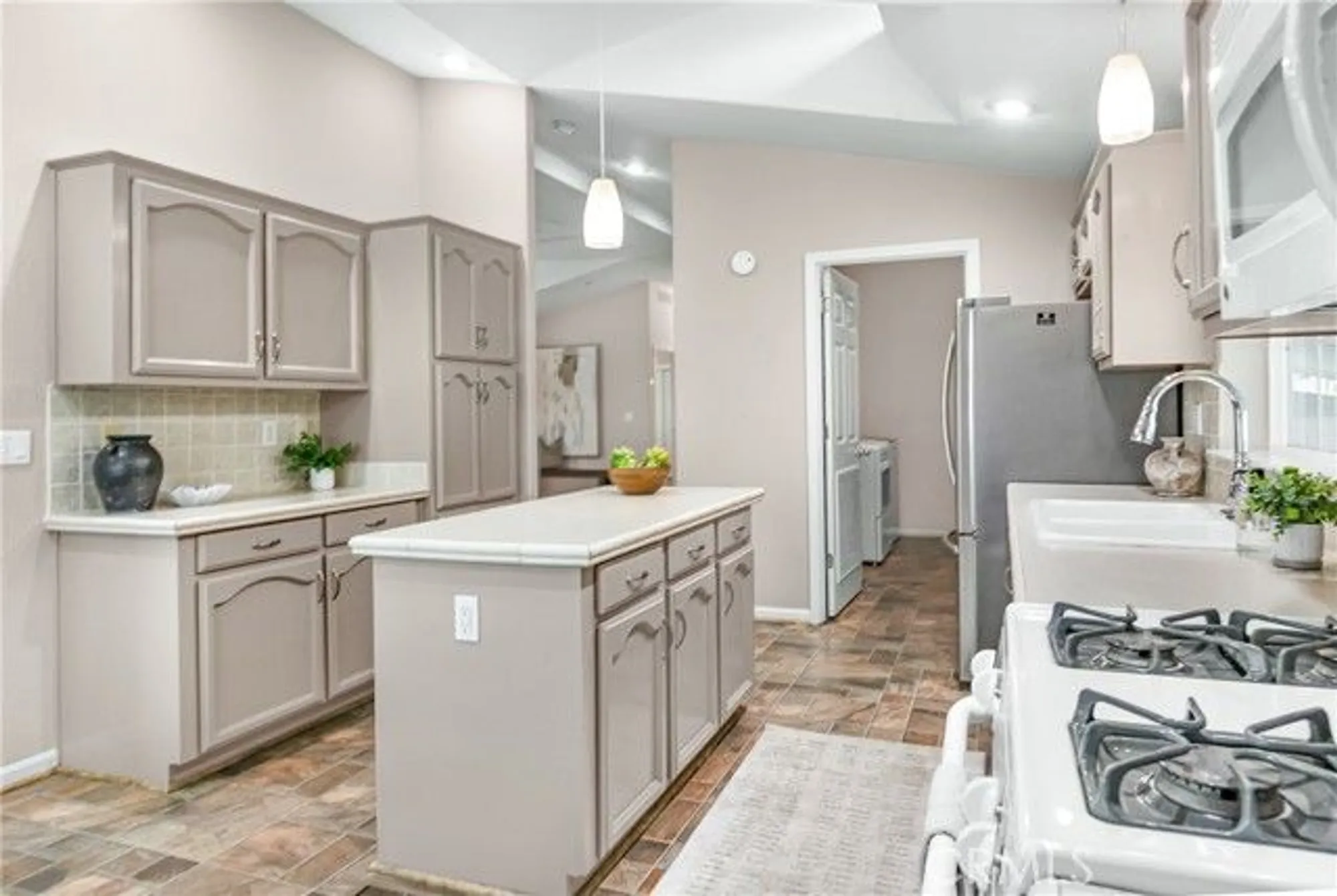 Property Slideshow image 9 of 50 | 844 devonshire dr 180, Arroyo Grande, CA, 93420