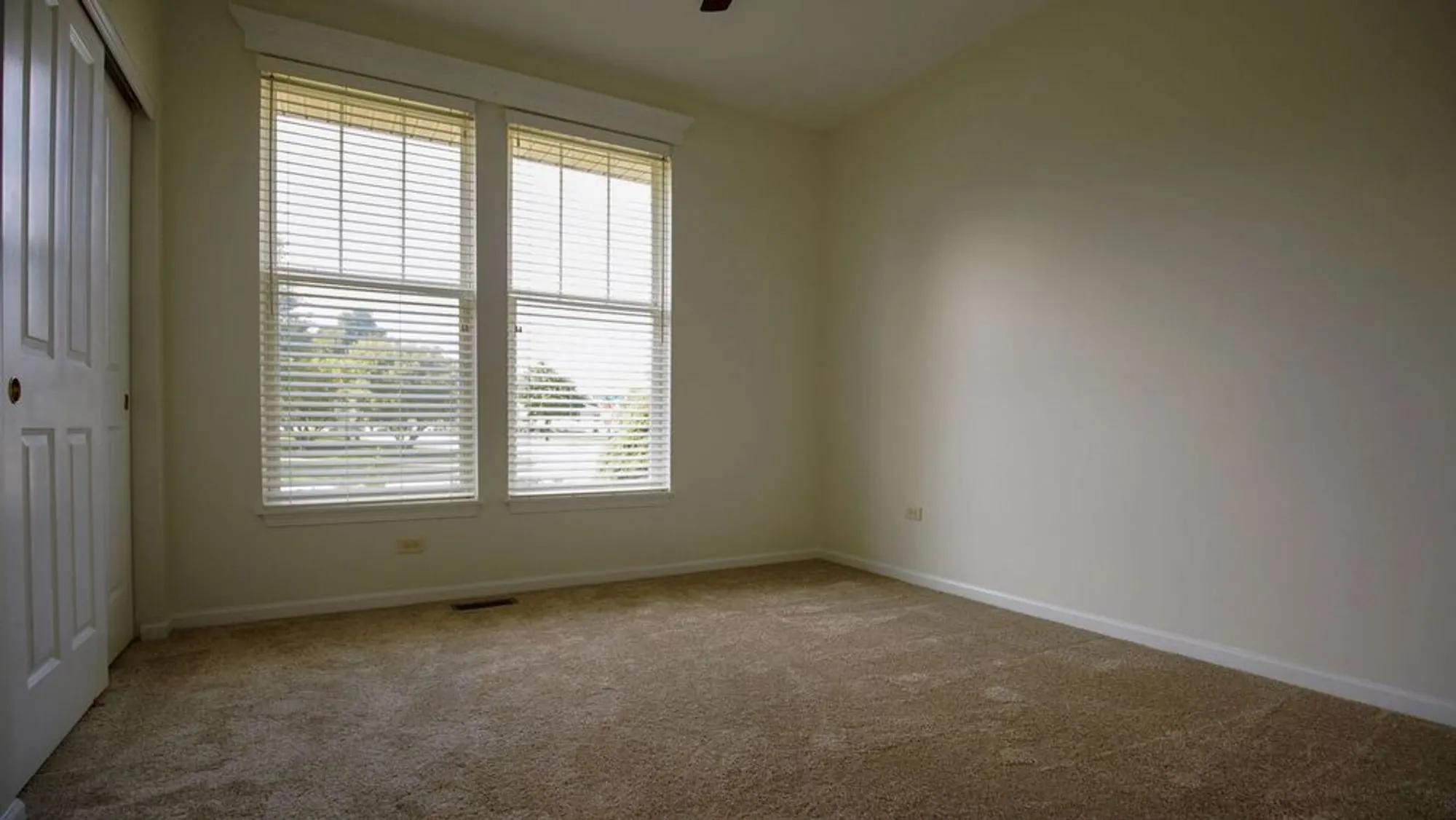 Property Slideshow image 16 of 38 | 12298 winding creek loop, Huntley, IL, 60142