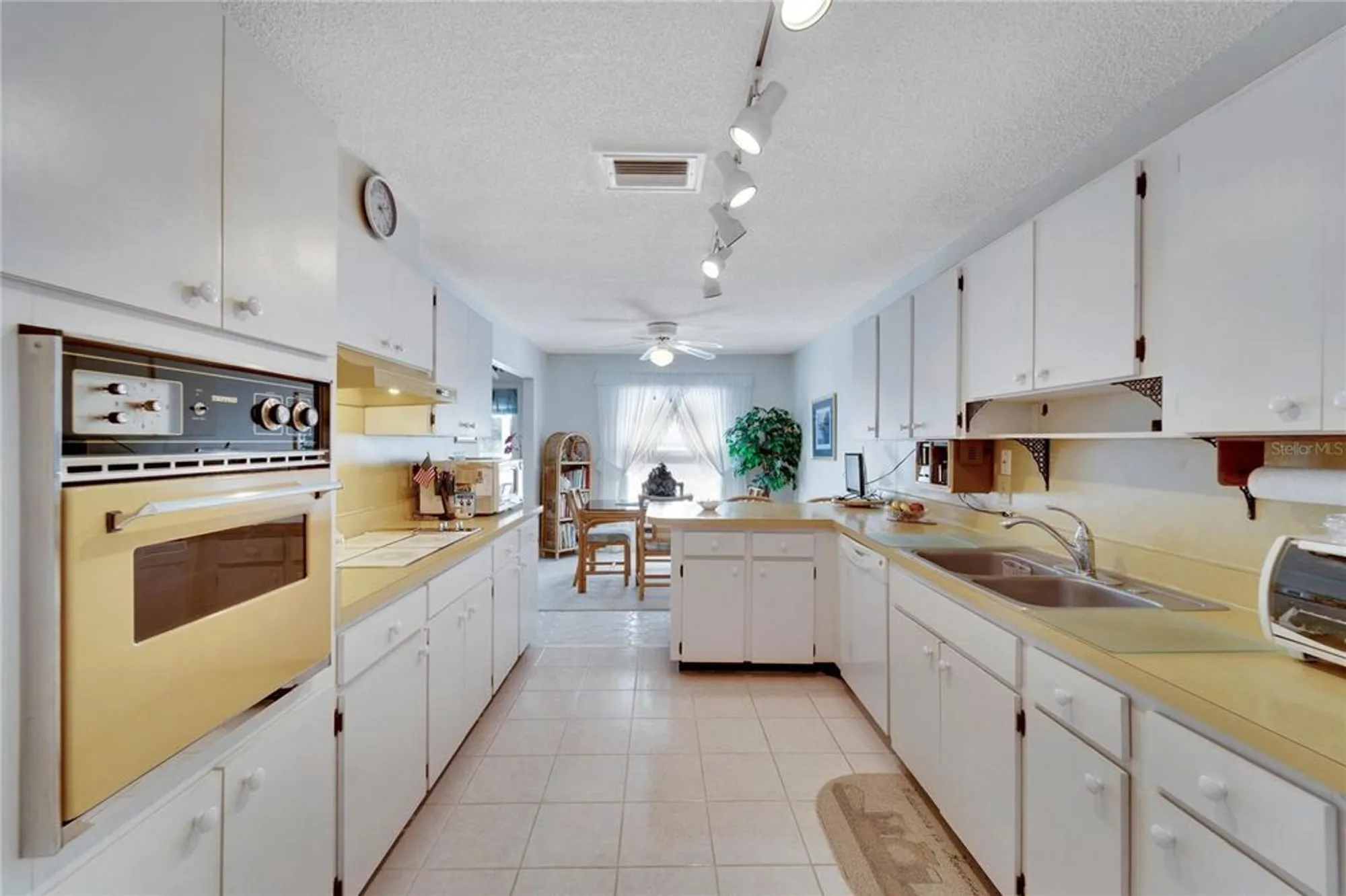 Property Slideshow image 12 of 42 | 612 allegheny dr, Sun City Center, FL, 33573