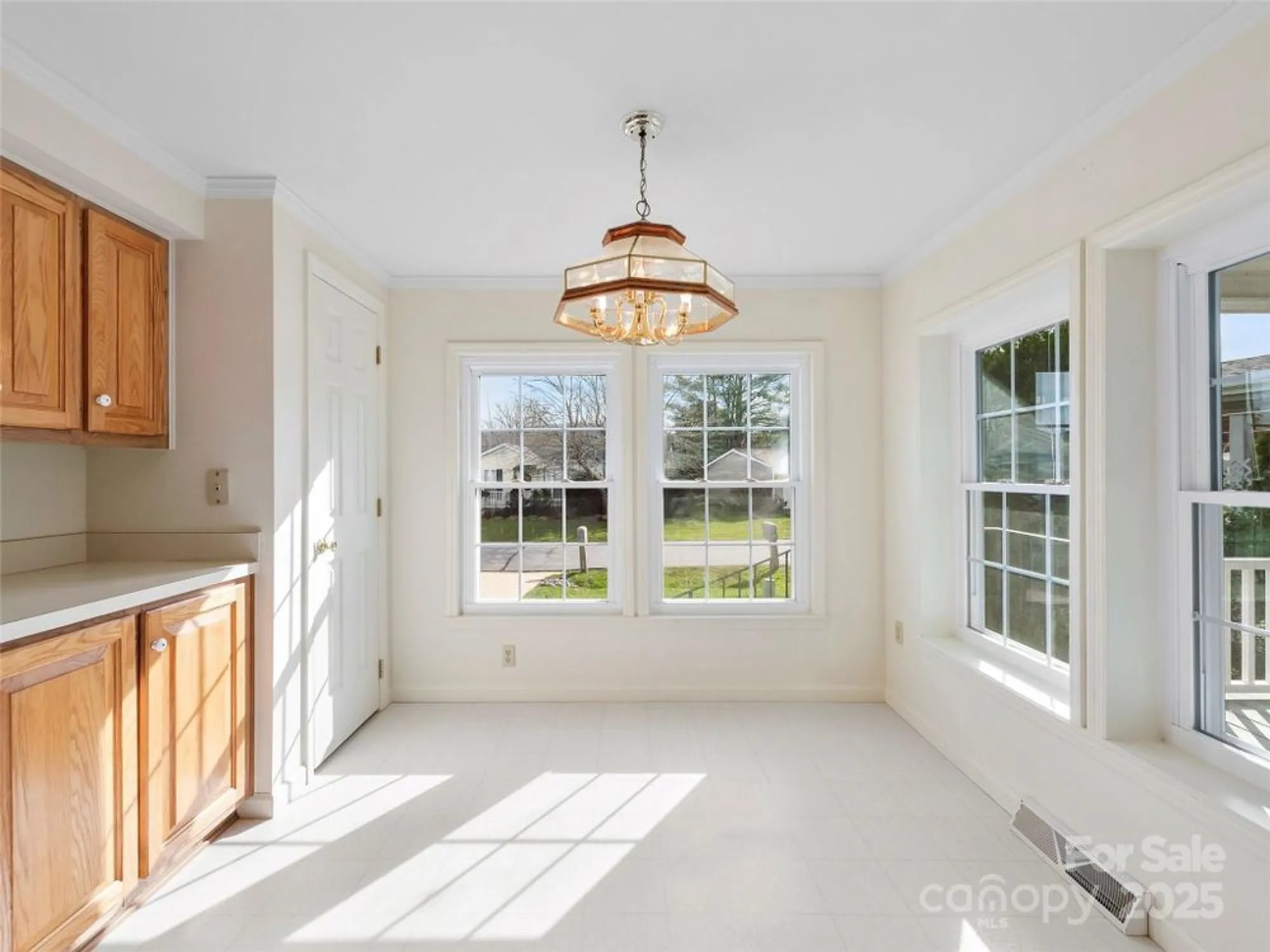 Property Slideshow image 10 of 19 | 233 white ash cir, Hendersonville, NC, 28739