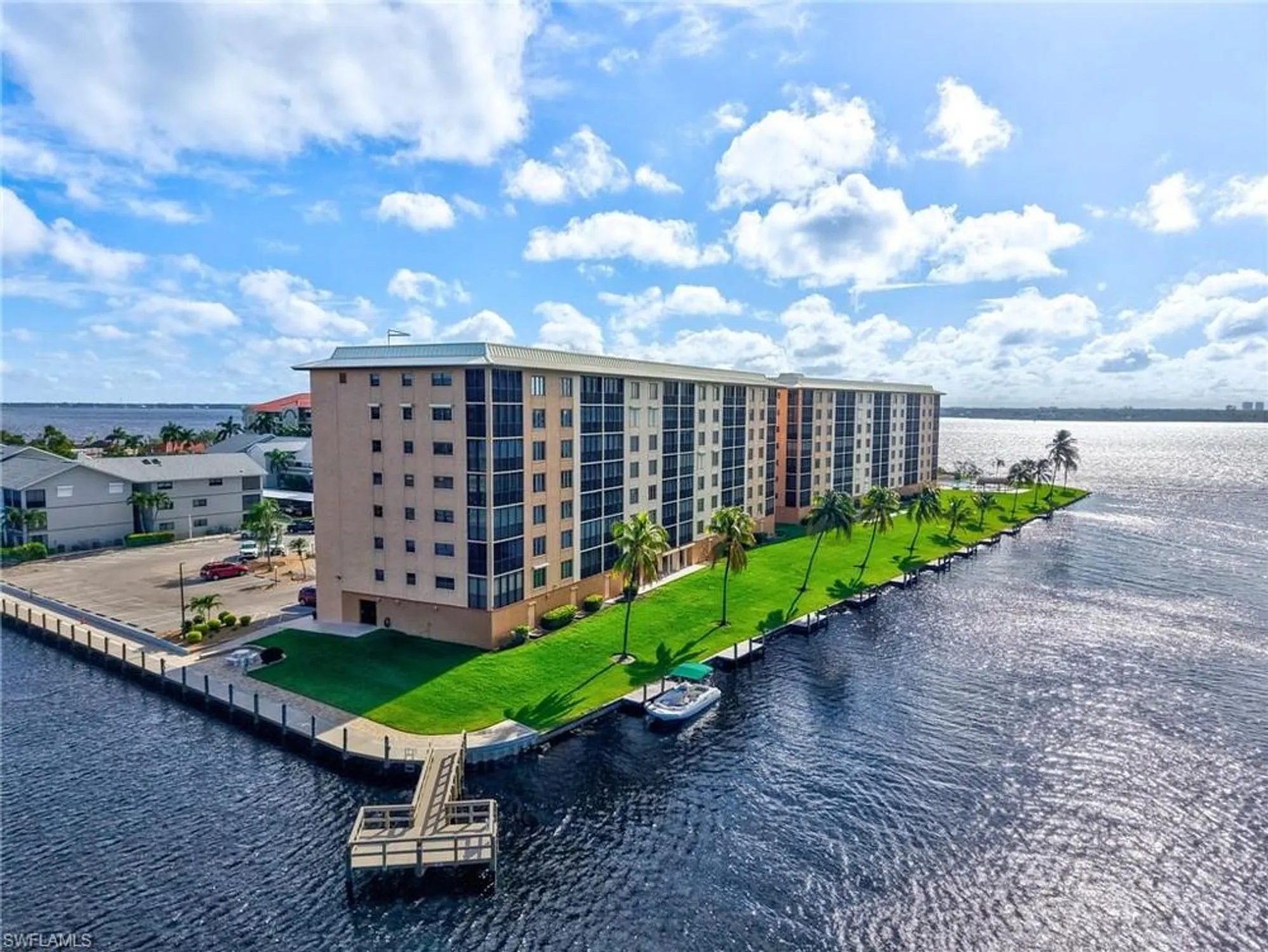 Property Slideshow image 5 of 33 | 4260 se 20th pl apt 402, Cape Coral, FL, 33904