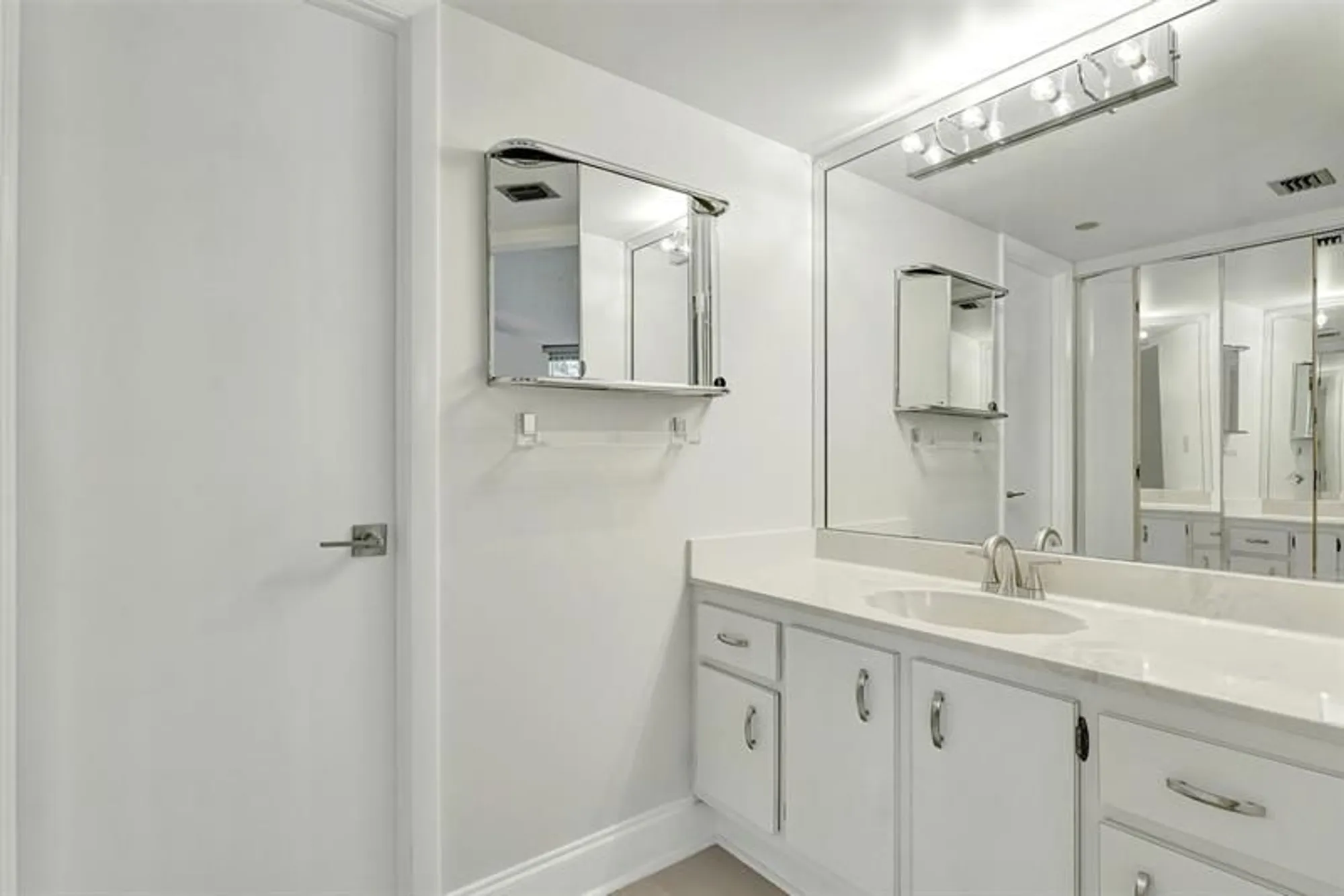 Property Slideshow image 16 of 34 | 1000 saint charles pl 305, Pembroke Pines, FL, 33026
