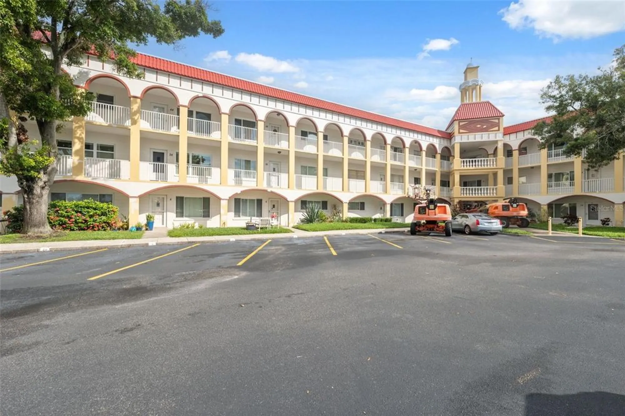 Property Slideshow image 2 of 31 | 2430 florentine way 6, Clearwater, FL, 33763