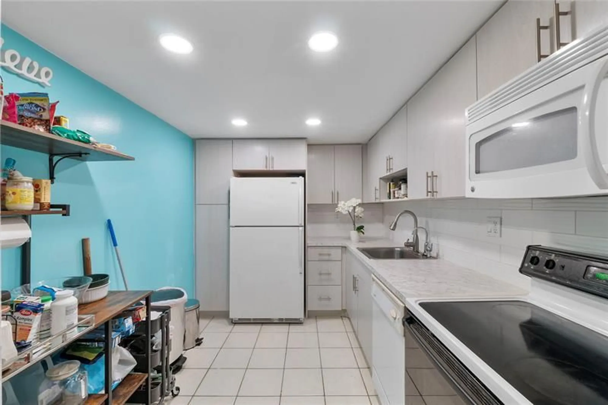 Property Slideshow image 3 of 13 | 7750 w mcnab rd 203, Tamarac, FL, 33321