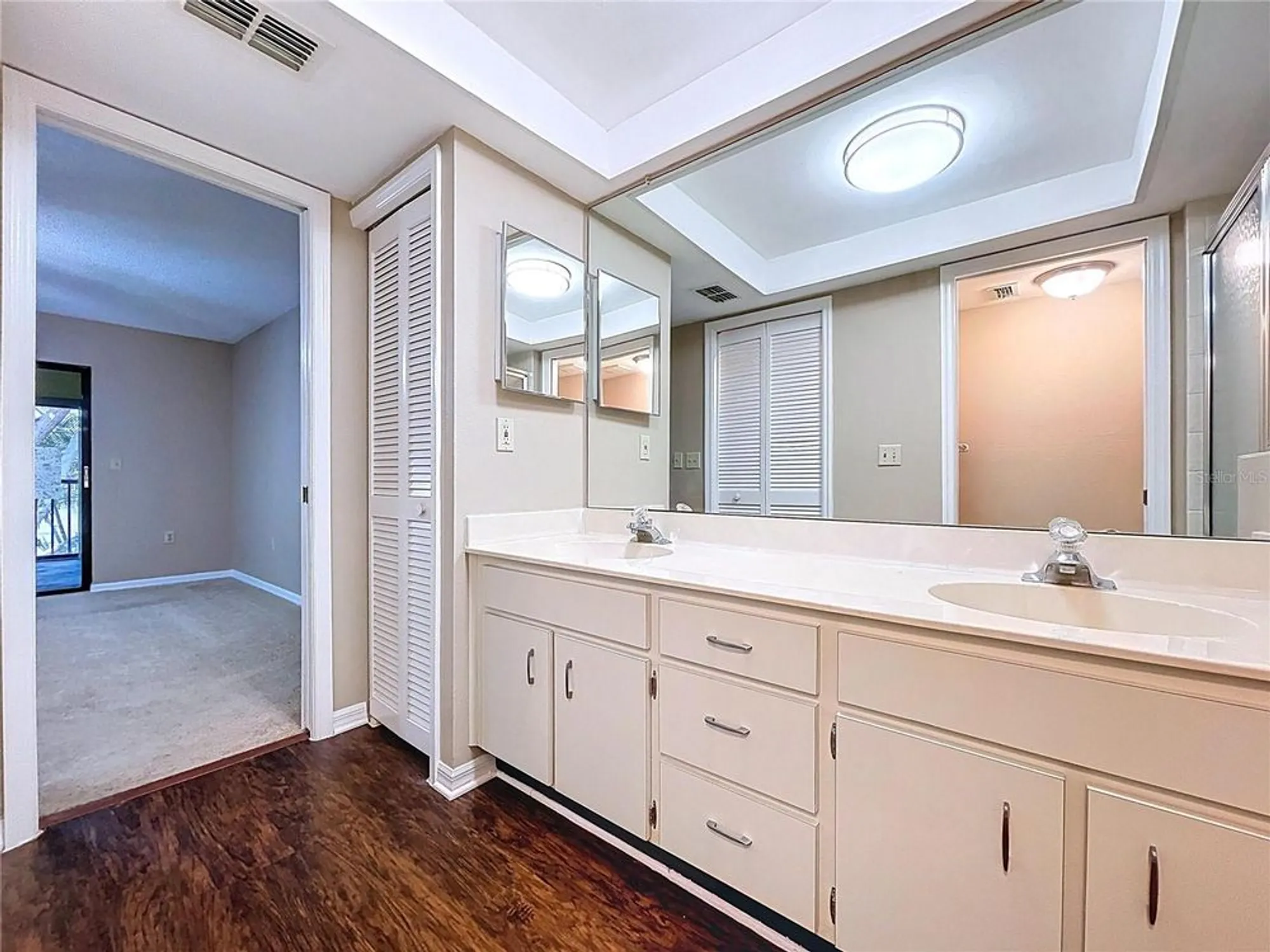 Property Slideshow image 46 of 59 | 2020 lakeview dr apt 203, Clearwater, FL, 33763