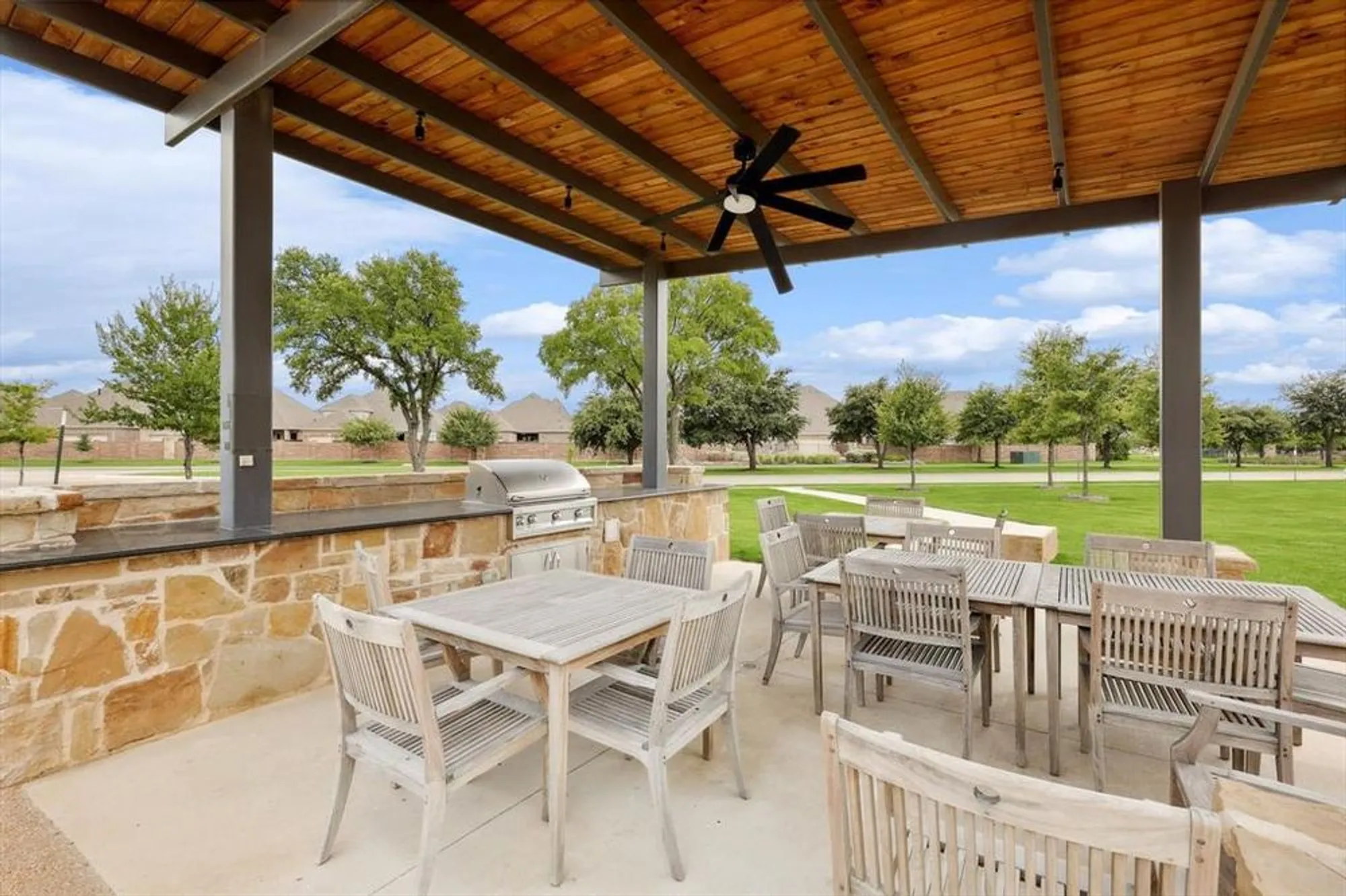 Property Slideshow image 29 of 38 | 1735 wittington pl apt 3308, Dallas, TX, 75234