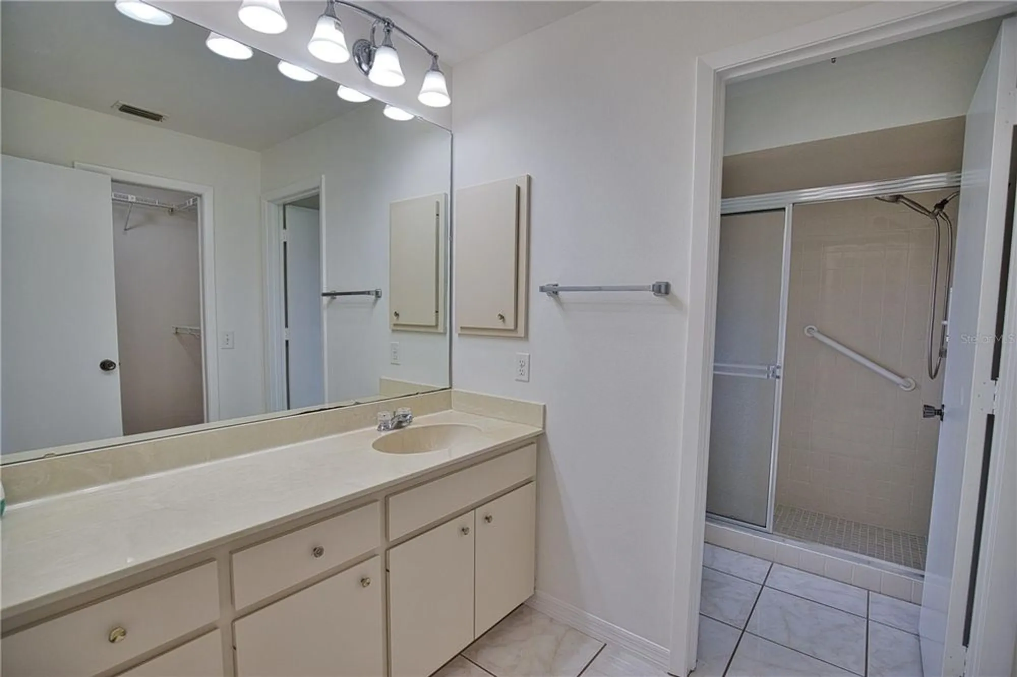 Property Slideshow image 32 of 45 | 7171 wood creek dr 5, Sarasota, FL, 34231