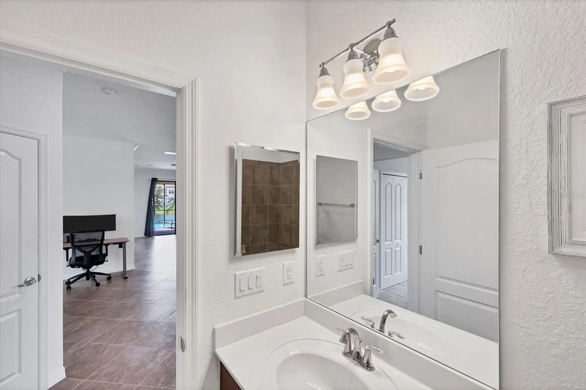 Property Slideshow image 52 of 100 | 10061 cozy grove dr, Venice, FL, 34293