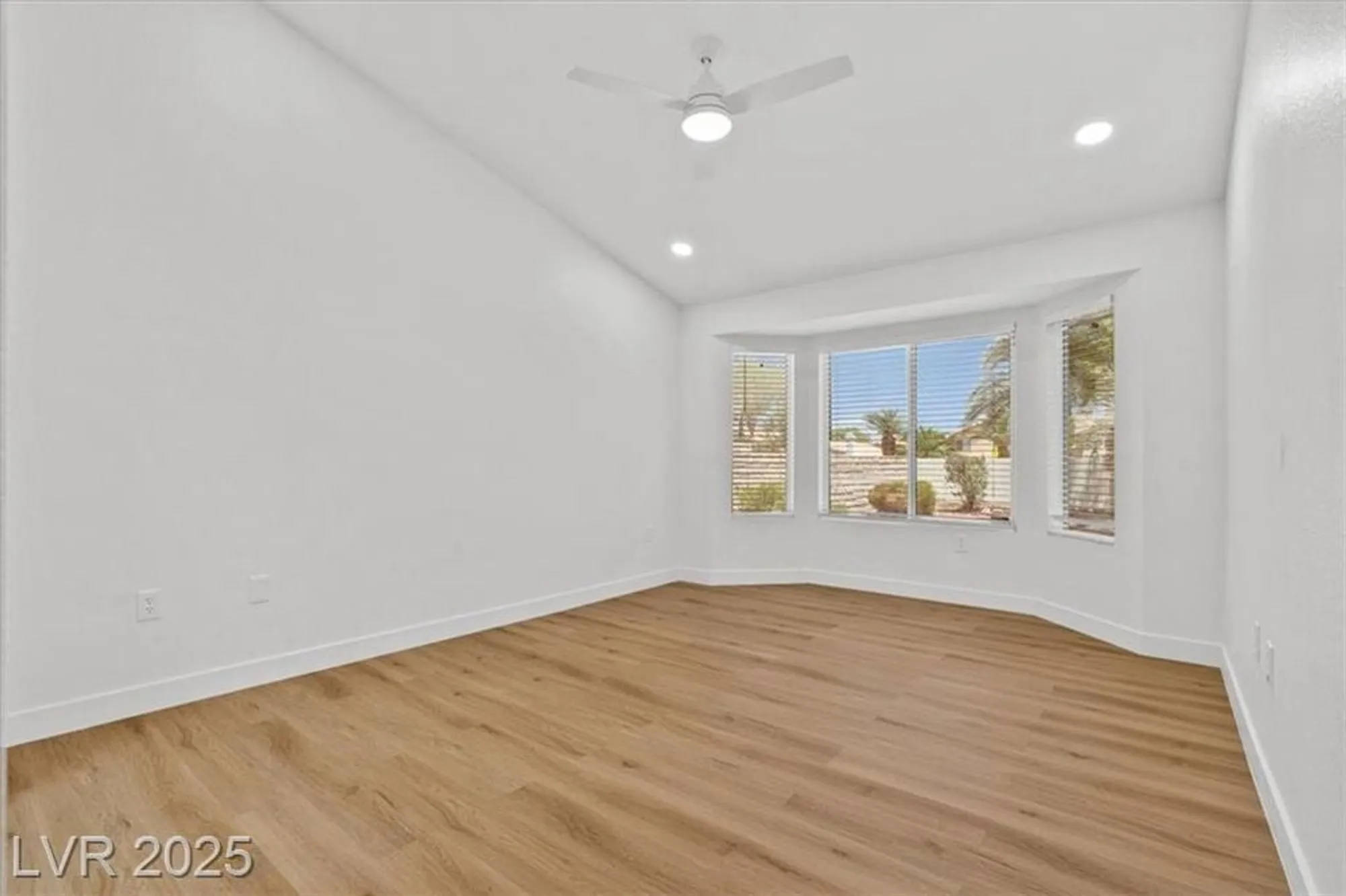 Property Slideshow image 18 of 24 | 2824 morning ridge dr, Las Vegas, NV, 89134