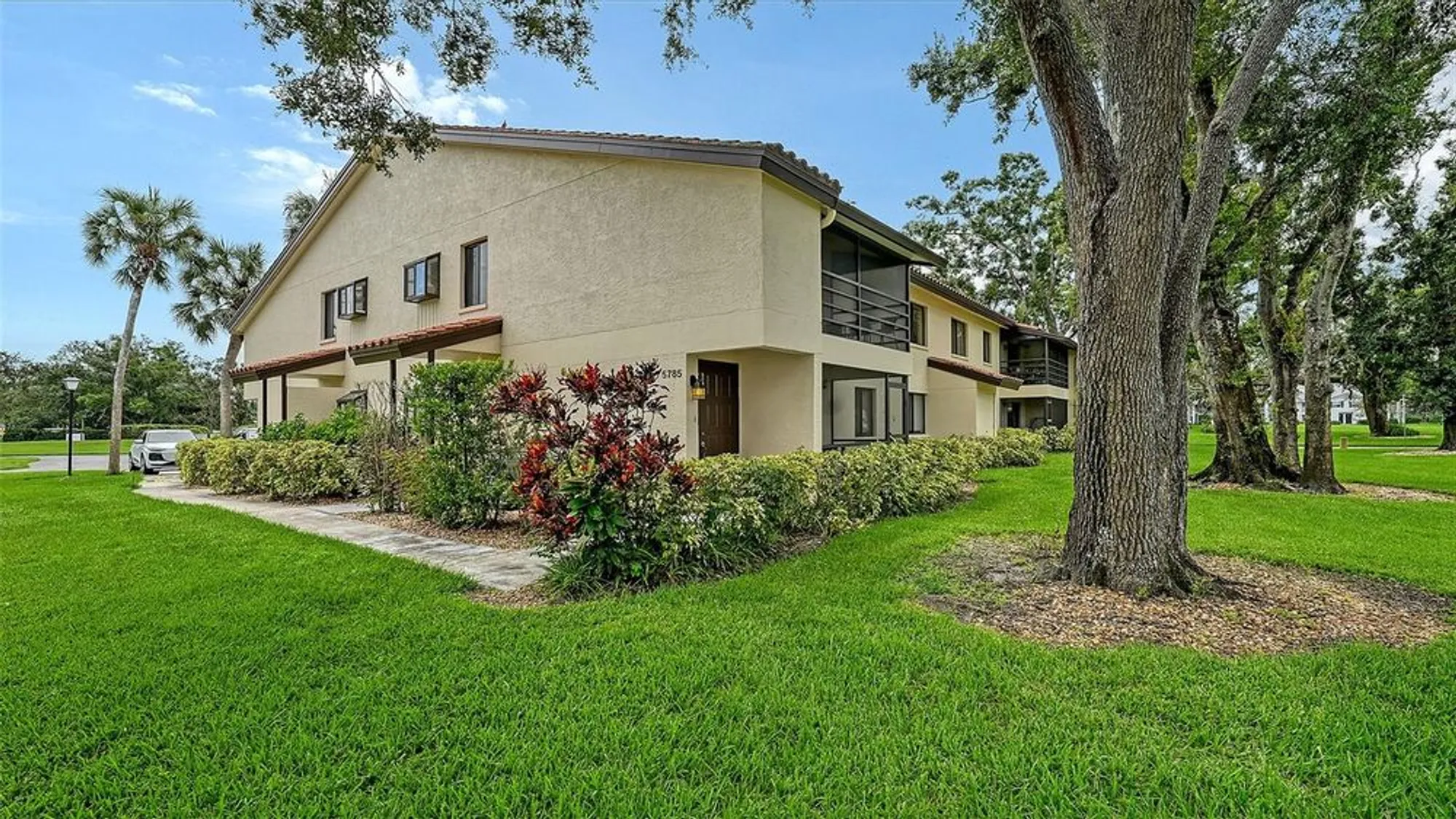 Property Slideshow image 1 of 36 | 5785 gardens dr # 5785, Sarasota, FL, 34243