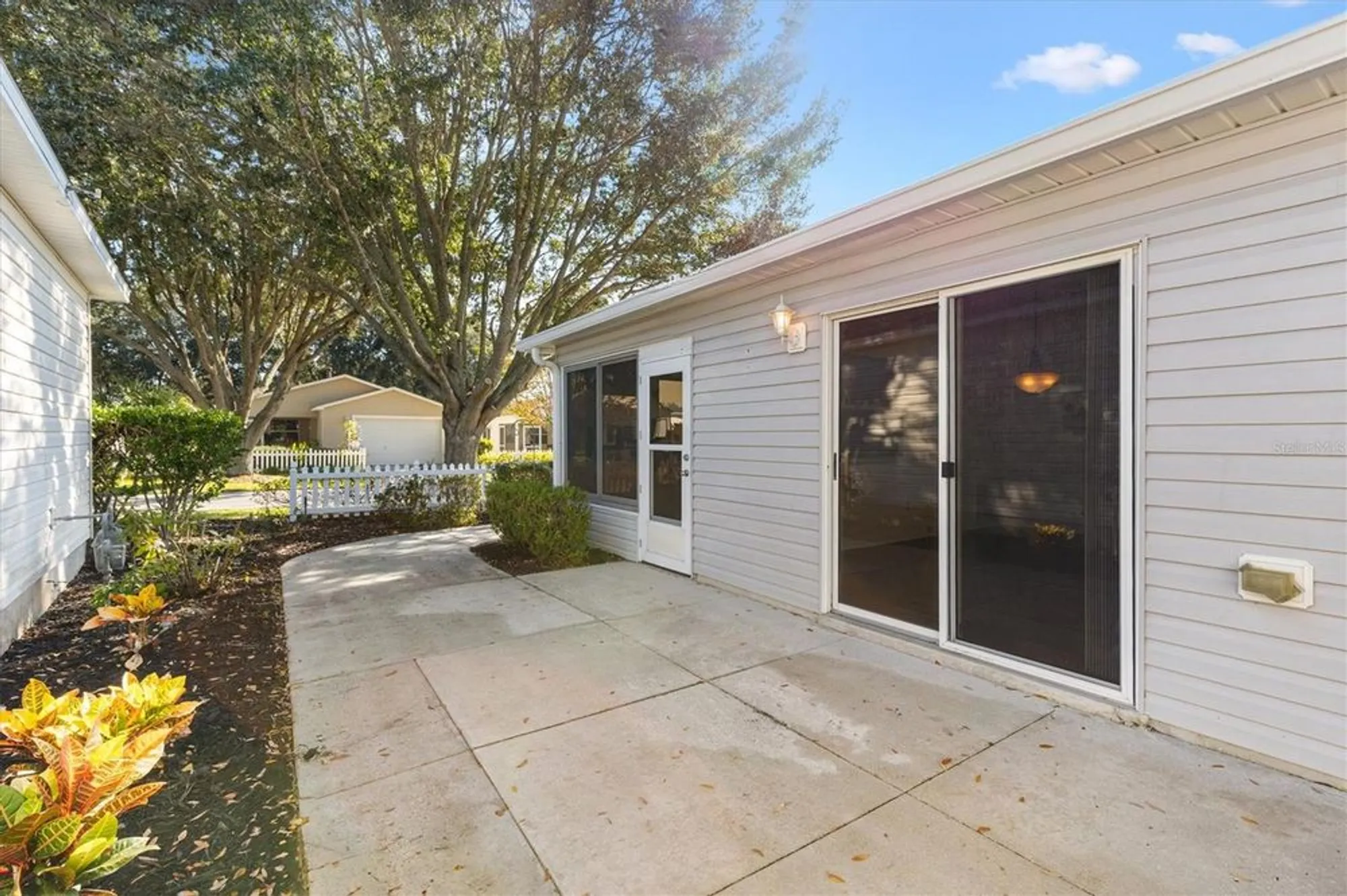 Property Slideshow image 8 of 33 | 428 canterbury ct, The Villages, FL, 32162