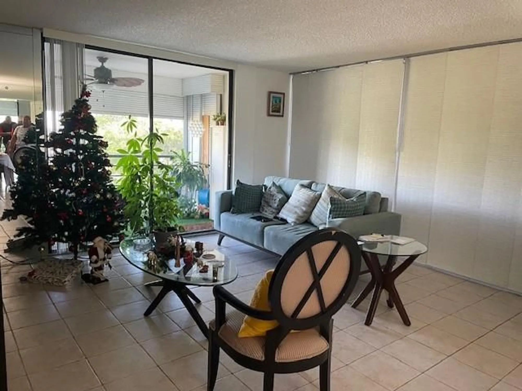 Property Slideshow image 8 of 14 | 1300 saint charles pl 522, Pembroke Pines, FL, 33026