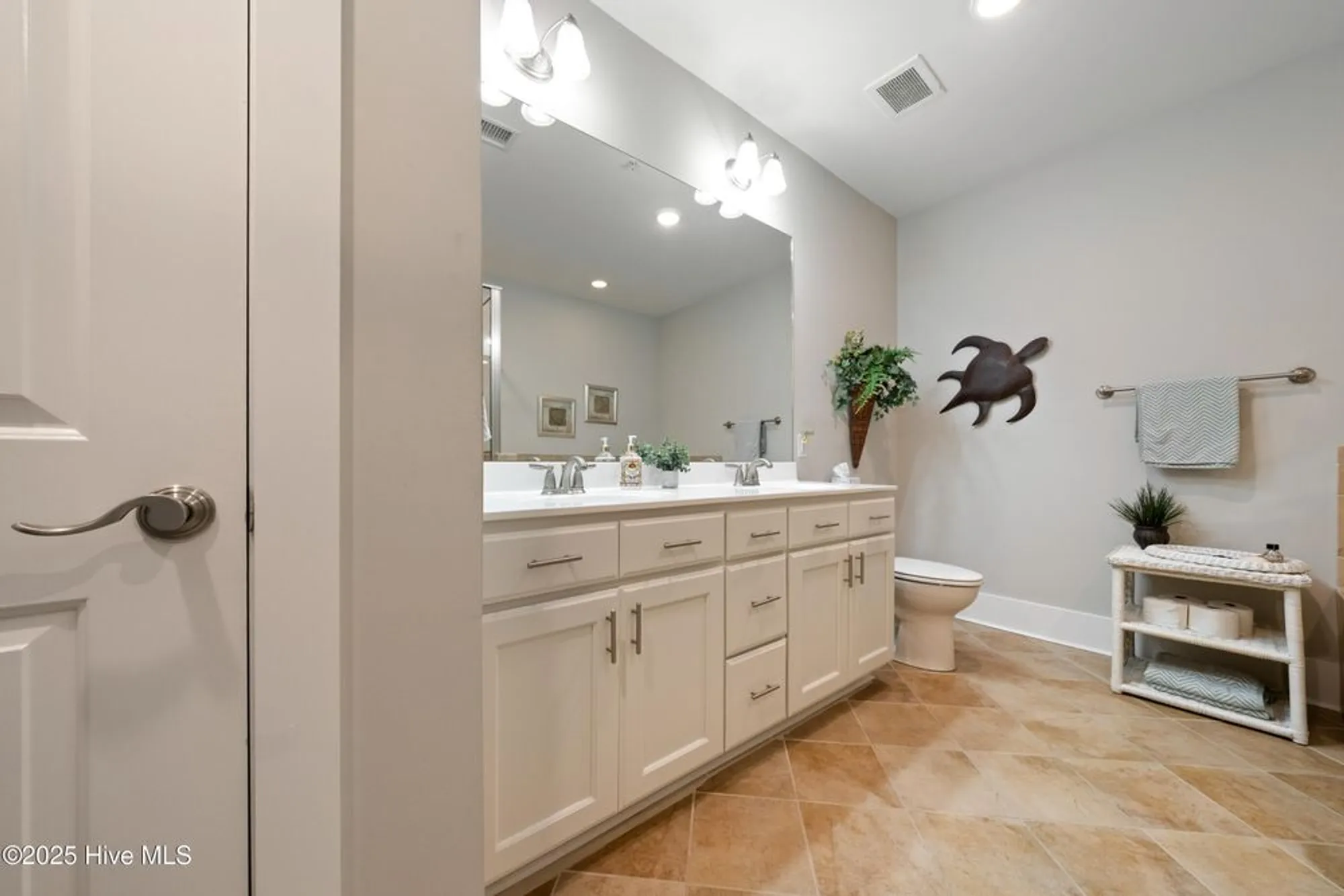 Property Slideshow image 24 of 46 | 2537 st james dr apt 705, Southport, NC, 28461