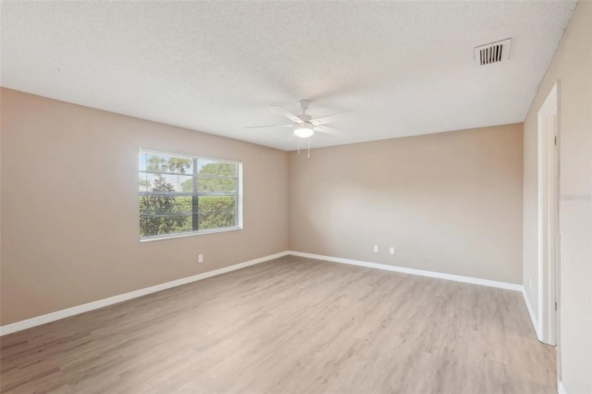 Property Slideshow image 20 of 57 | 2529 lancaster dr, Sun City Center, FL, 33573