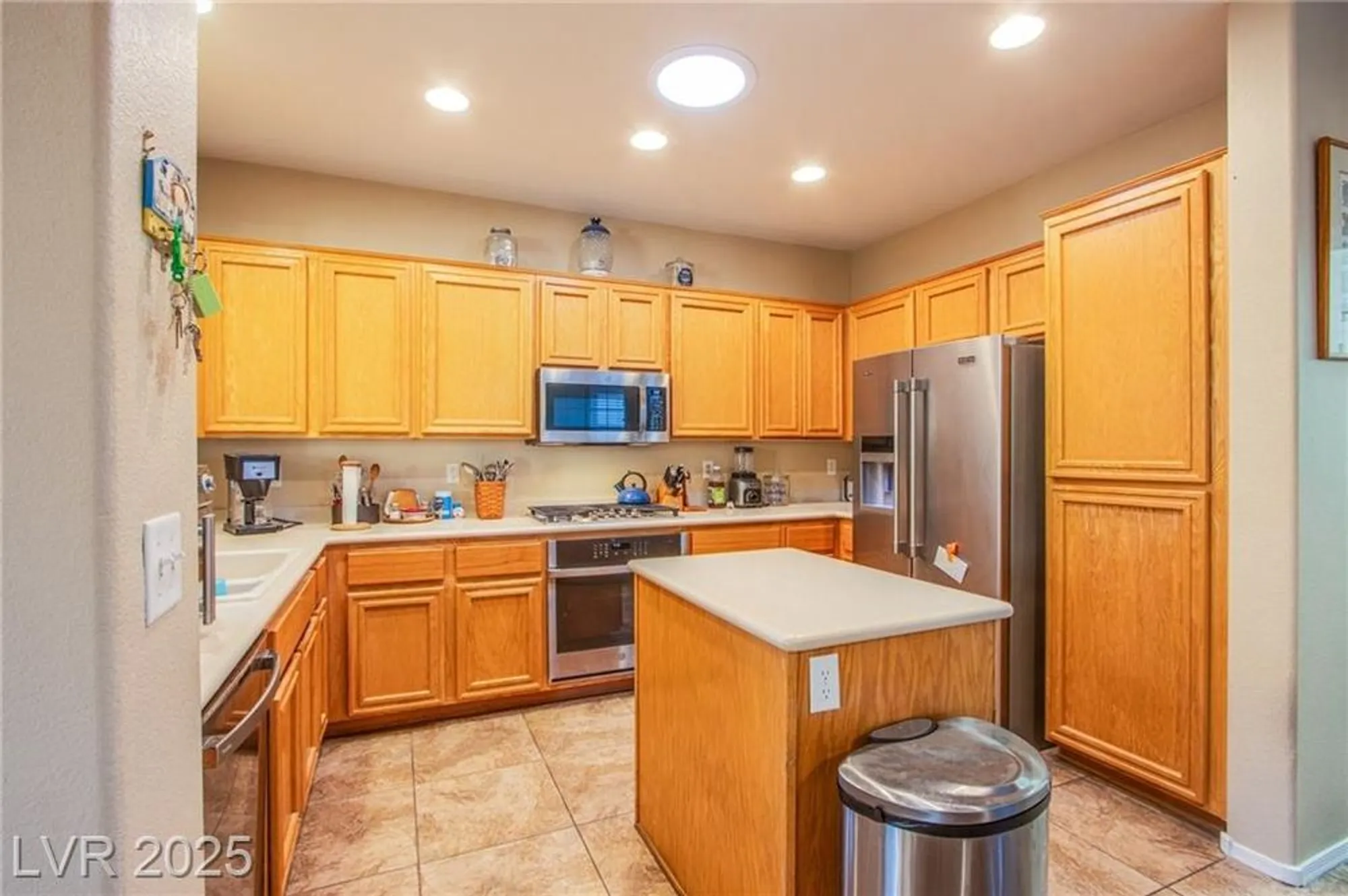 Property Slideshow image 16 of 31 | 2581 evansville ave, Henderson, NV, 89052