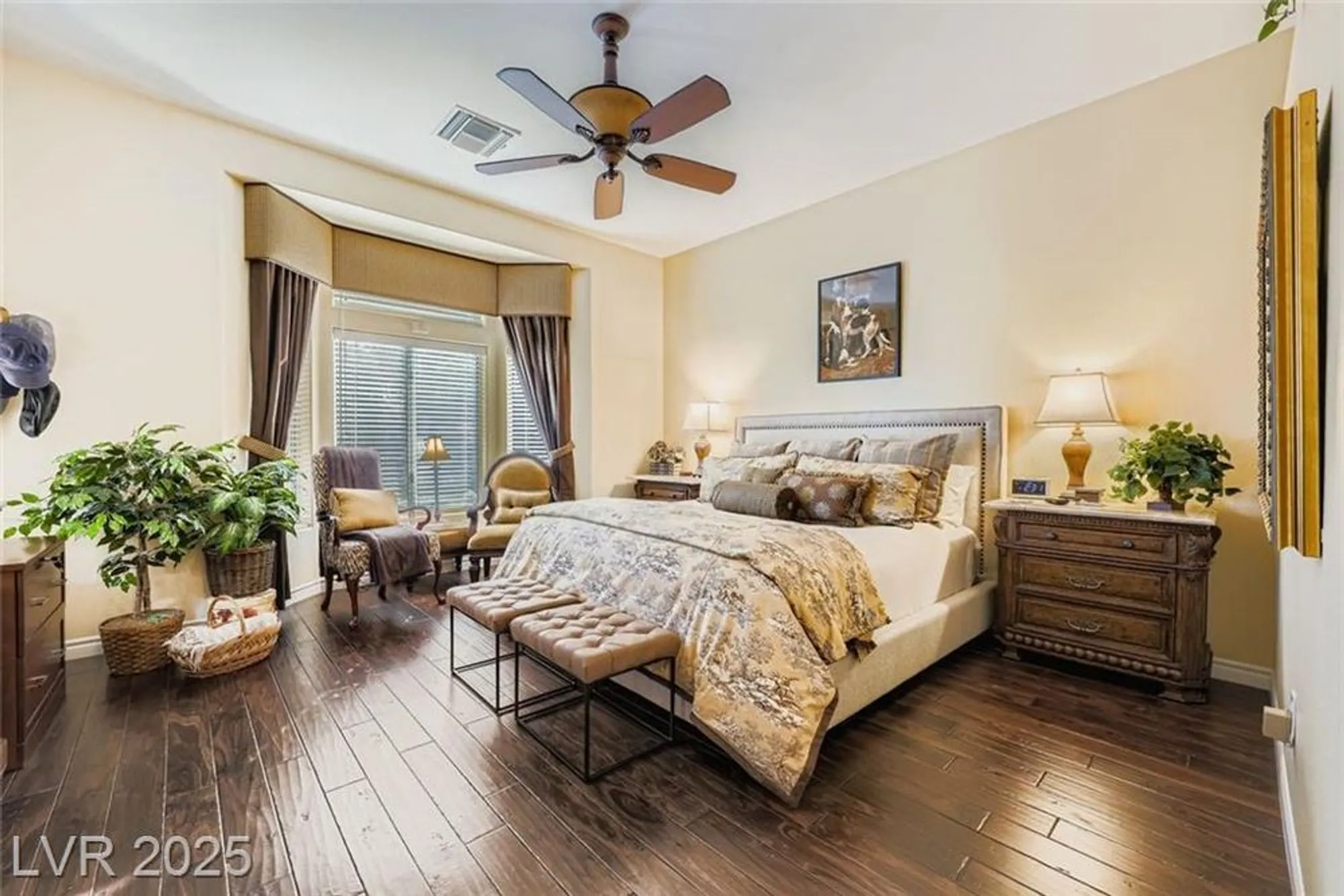 Property Slideshow image 16 of 28 | 10737 shackleton dr, Las Vegas, NV, 89134