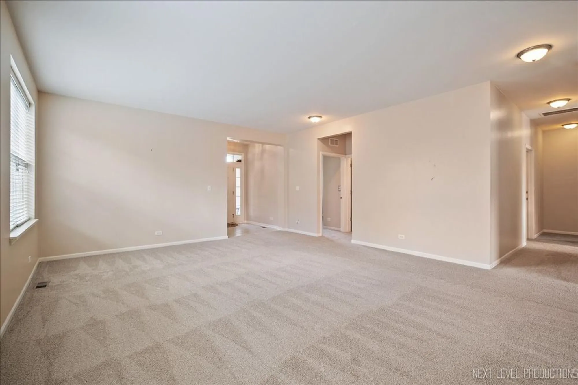 Property Slideshow image 6 of 29 | 712 bohannon cir, Oswego, IL, 60543