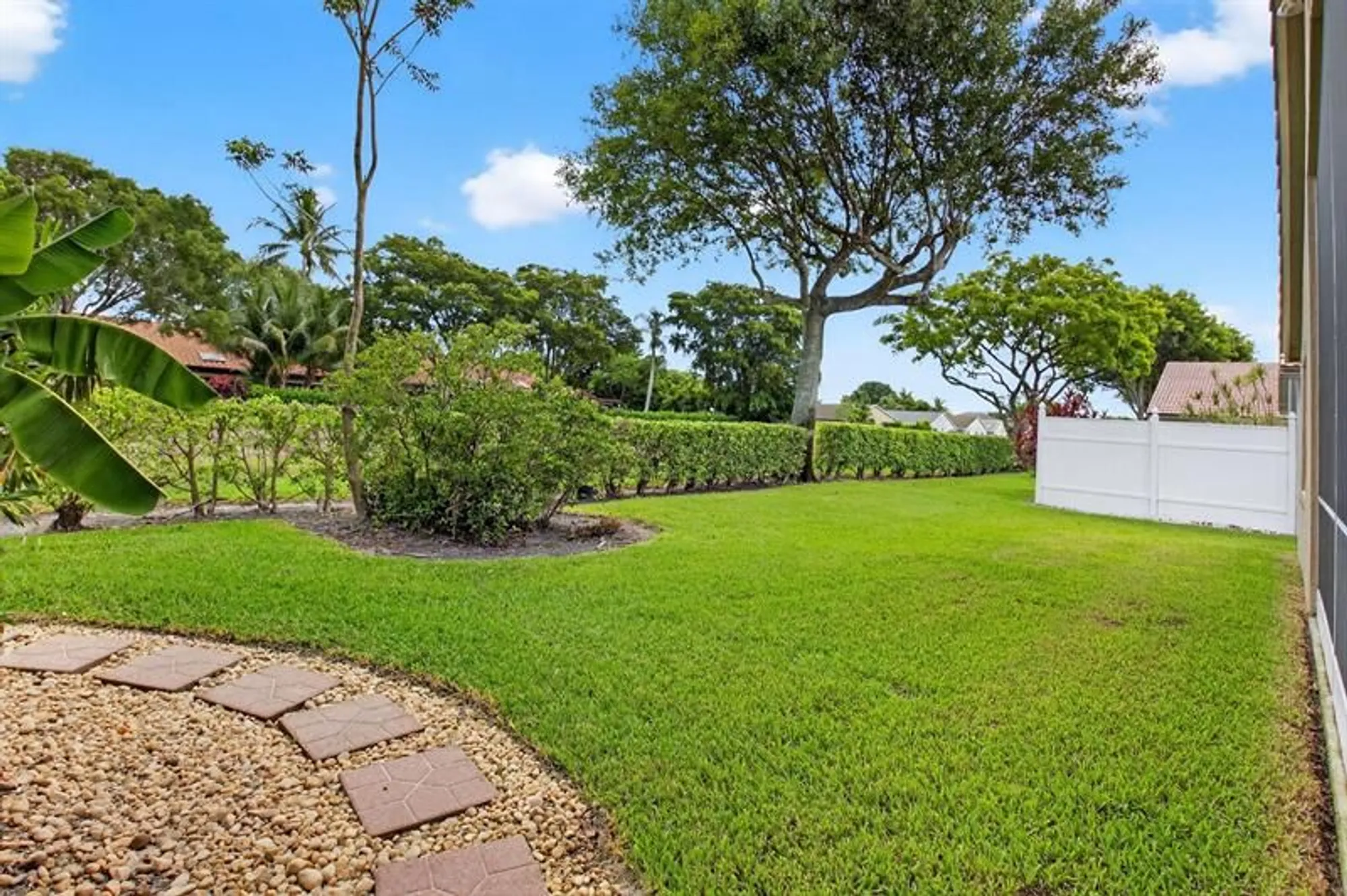 Property Slideshow image 37 of 62 | 5891 royal isles blvd, Boynton Beach, FL, 33437