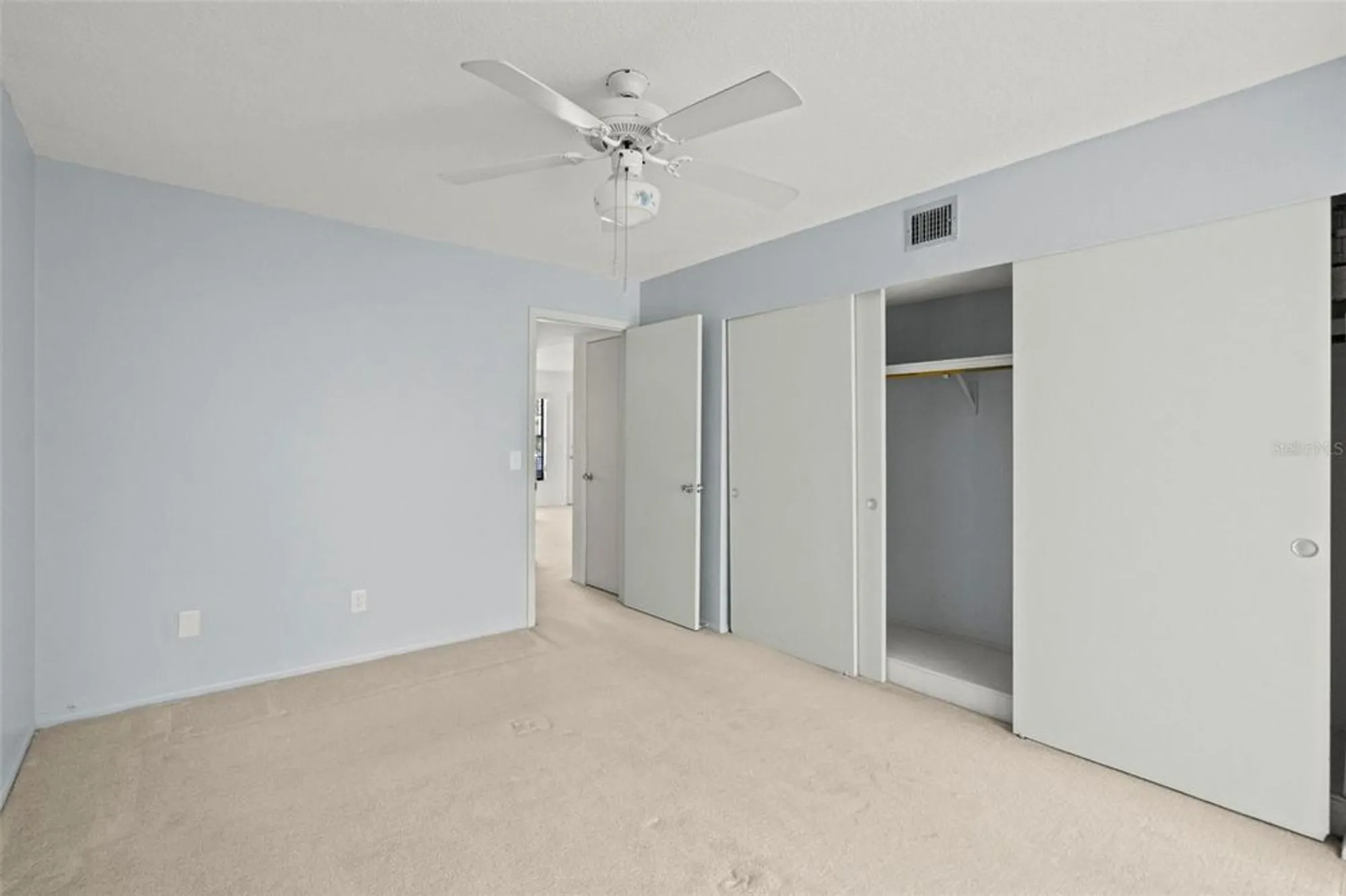 Property Slideshow image 10 of 43 | 2429 ecuadorian way 47, Clearwater, FL, 33763
