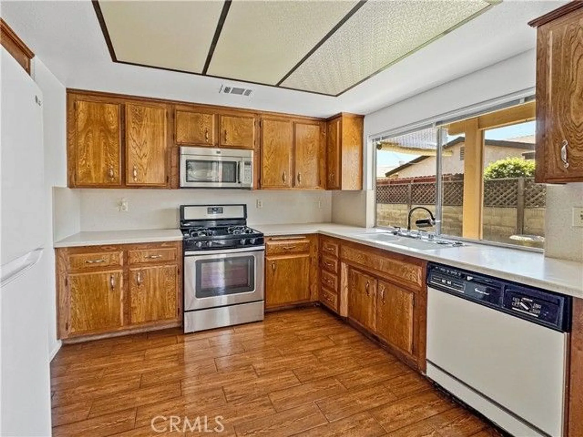 Property Slideshow image 6 of 22 | 2216 el toro cir, Hemet, CA, 92545