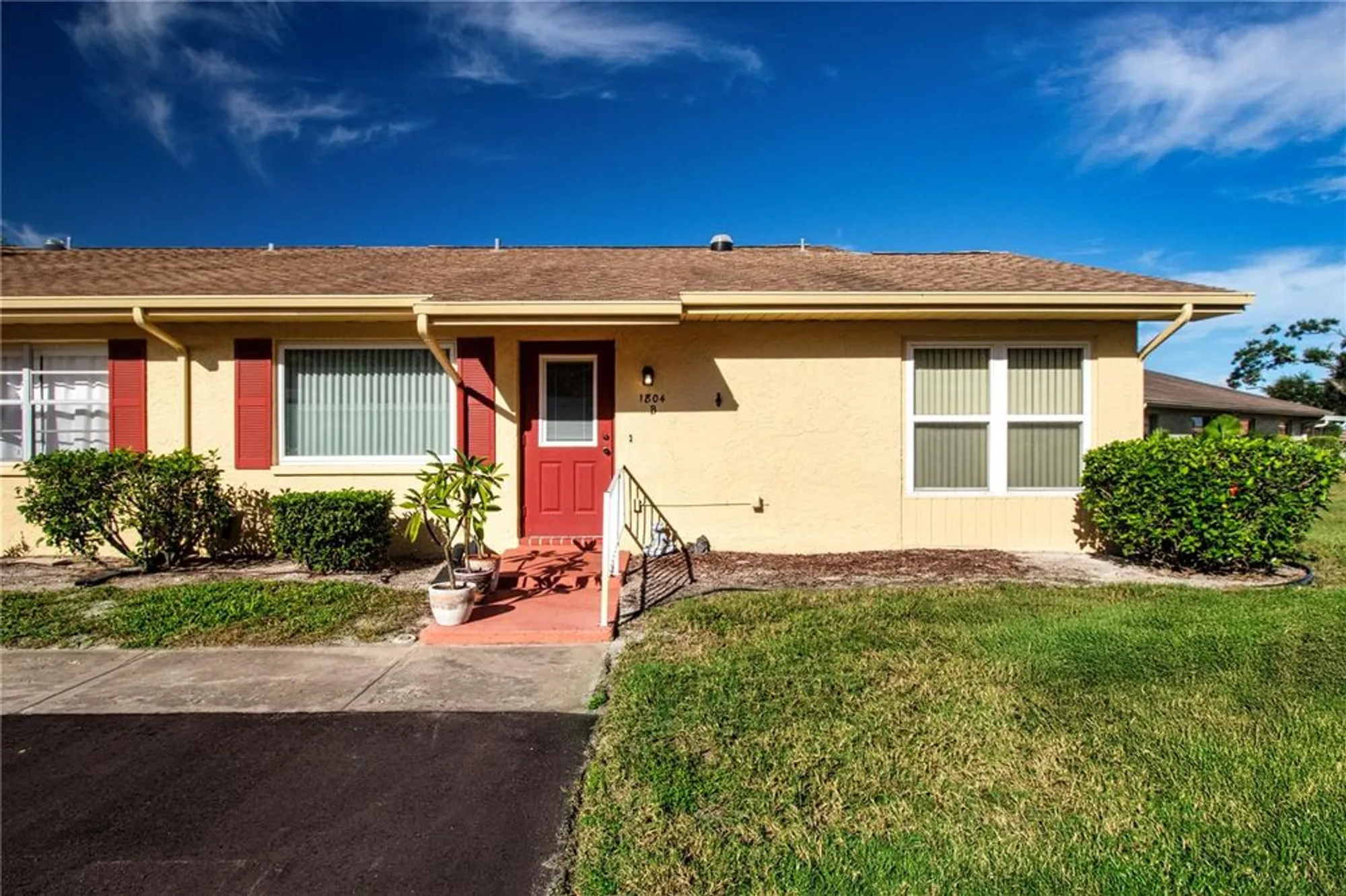 Property Slideshow image 6 of 49 | 1804 foxhunt dr b, Sun City Center, FL, 33573