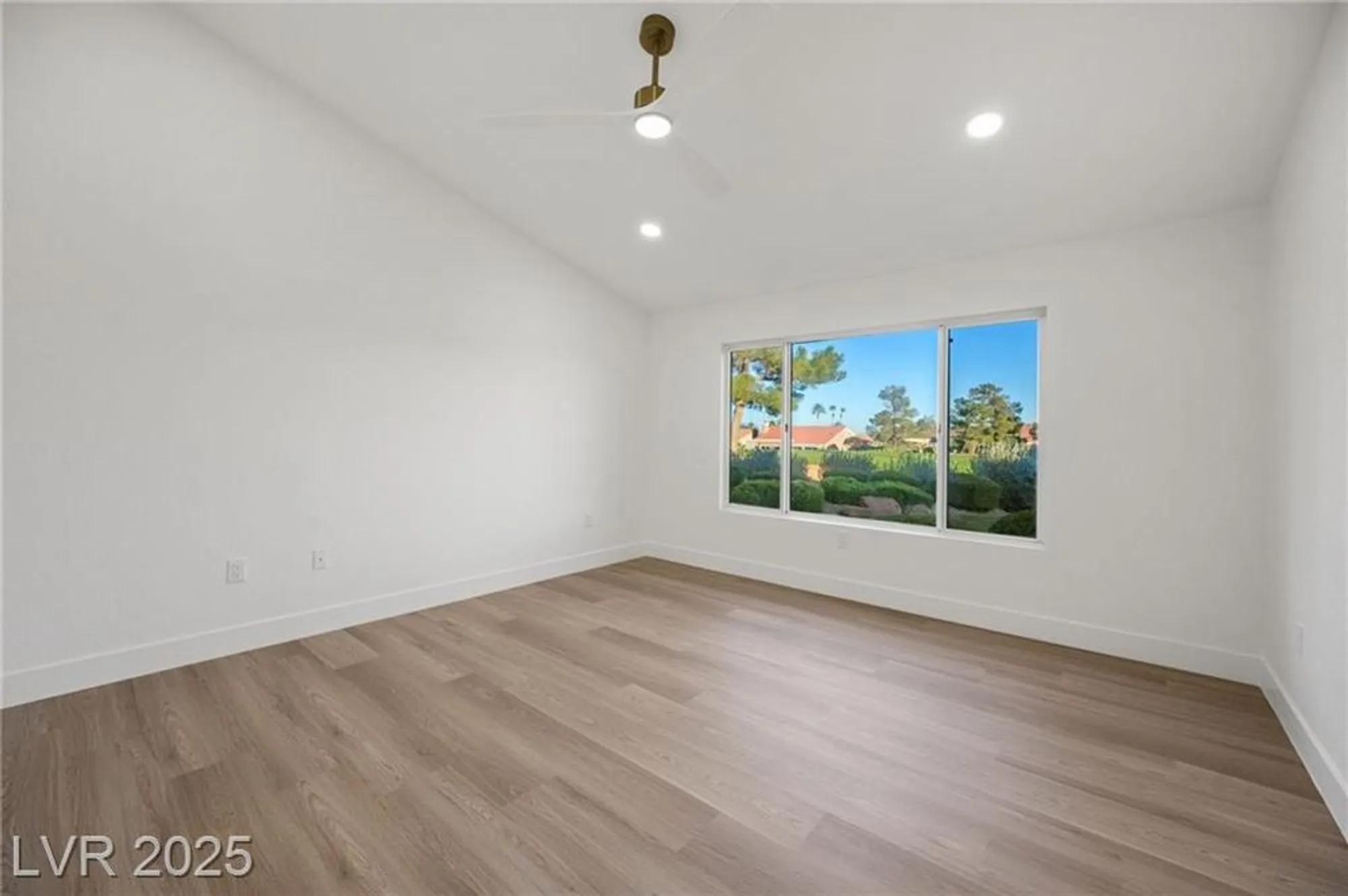 Property Slideshow image 32 of 44 | 2808 crown ridge dr, Las Vegas, NV, 89134