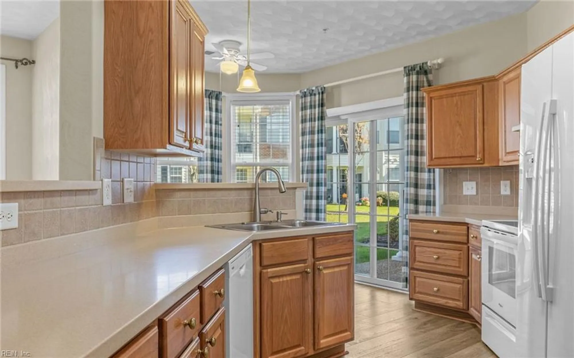 Property Slideshow image 6 of 48 | 2825 loveliness ct, Virginia Beach, VA, 23456